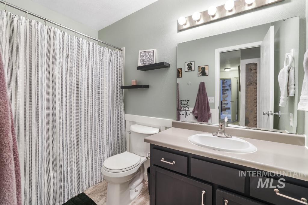 808 Rimview Ln E, Twin Falls, Idaho 83301-3604, 3 Bedrooms, 2.5 Bathrooms, Residential For Sale, Price $460,000, 98970435