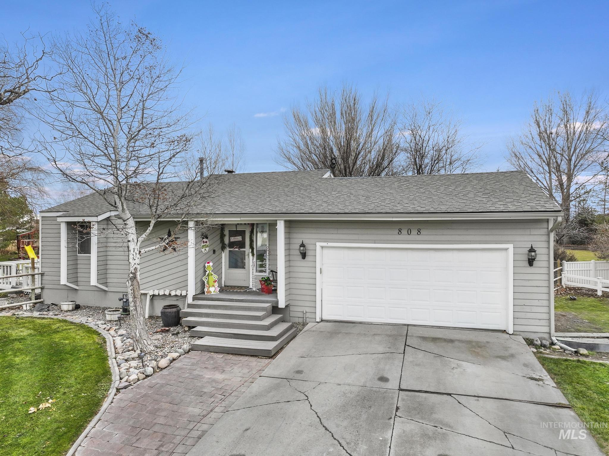 808 Rimview Ln E, Twin Falls, Idaho 83301-3604, 3 Bedrooms, 2.5 Bathrooms, Residential For Sale, Price $460,000, 98970435