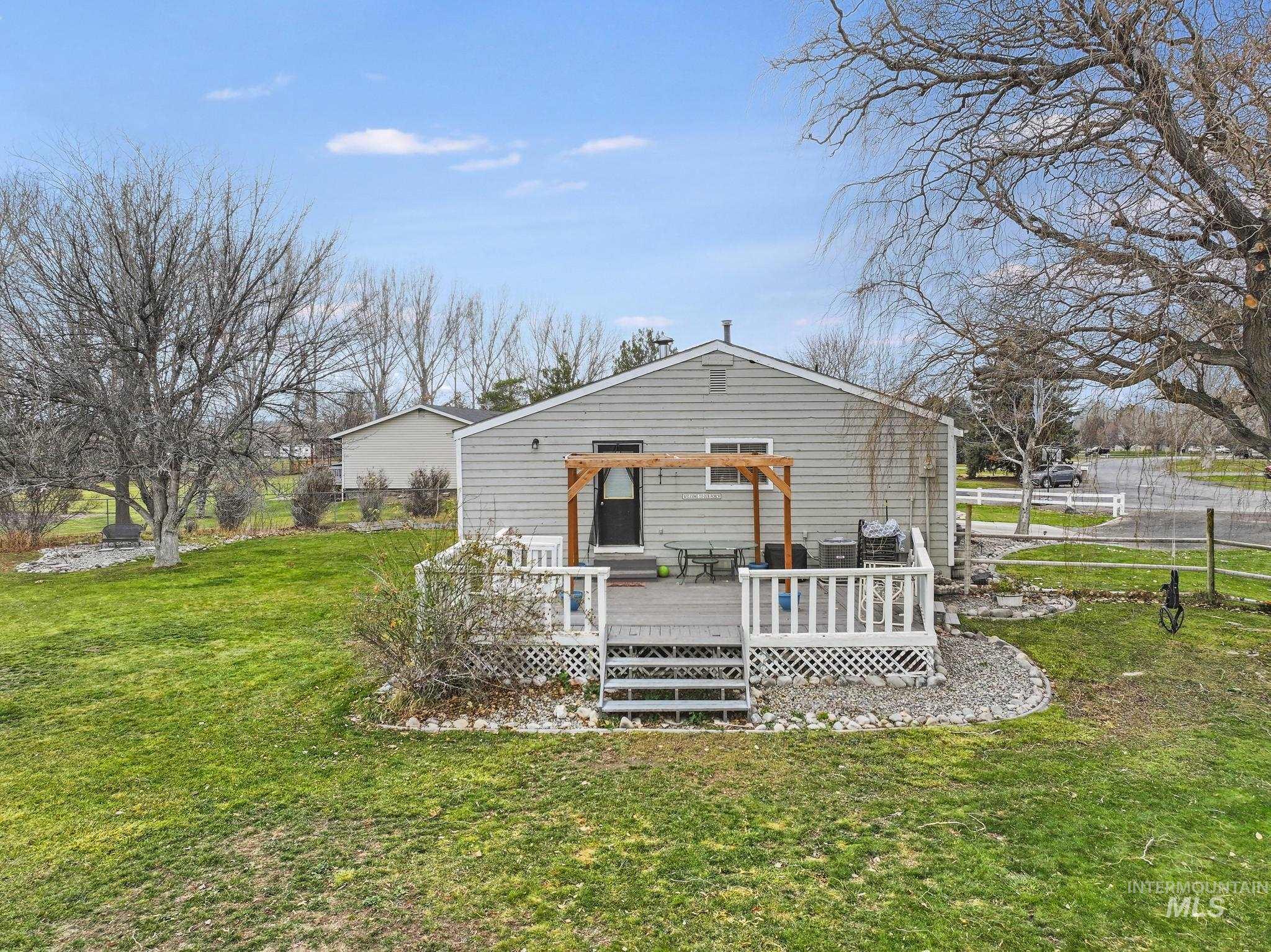 808 Rimview Ln E, Twin Falls, Idaho 83301-3604, 3 Bedrooms, 2.5 Bathrooms, Residential For Sale, Price $460,000, 98970435