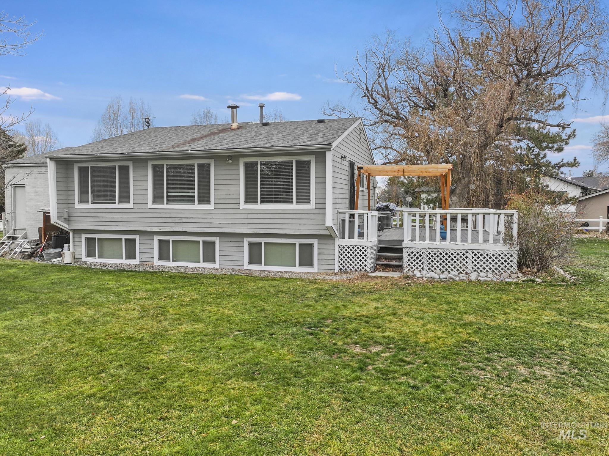 808 Rimview Ln E, Twin Falls, Idaho 83301-3604, 3 Bedrooms, 2.5 Bathrooms, Residential For Sale, Price $460,000, 98970435