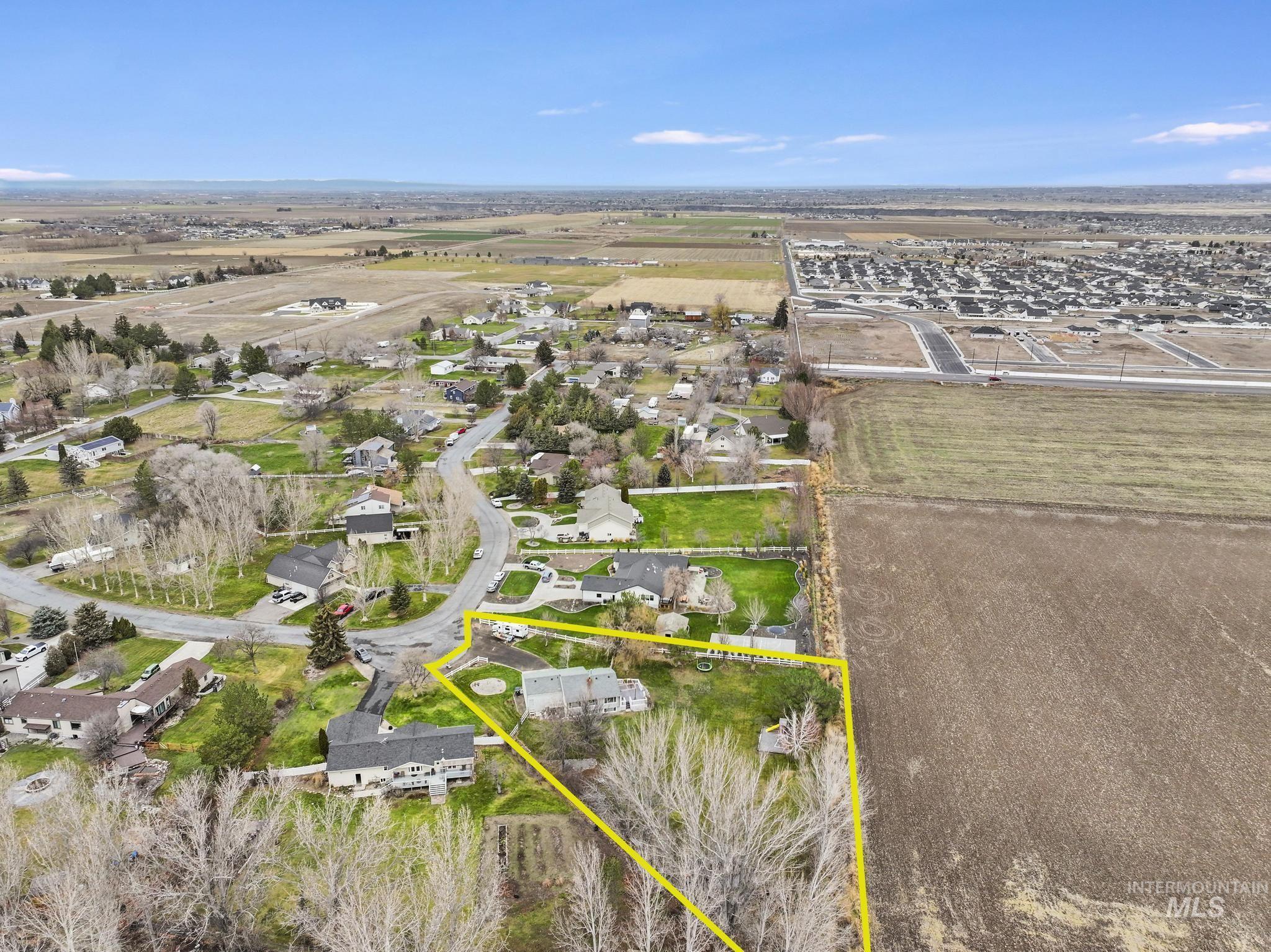 808 Rimview Ln E, Twin Falls, Idaho 83301-3604, 3 Bedrooms, 2.5 Bathrooms, Residential For Sale, Price $460,000, 98970435