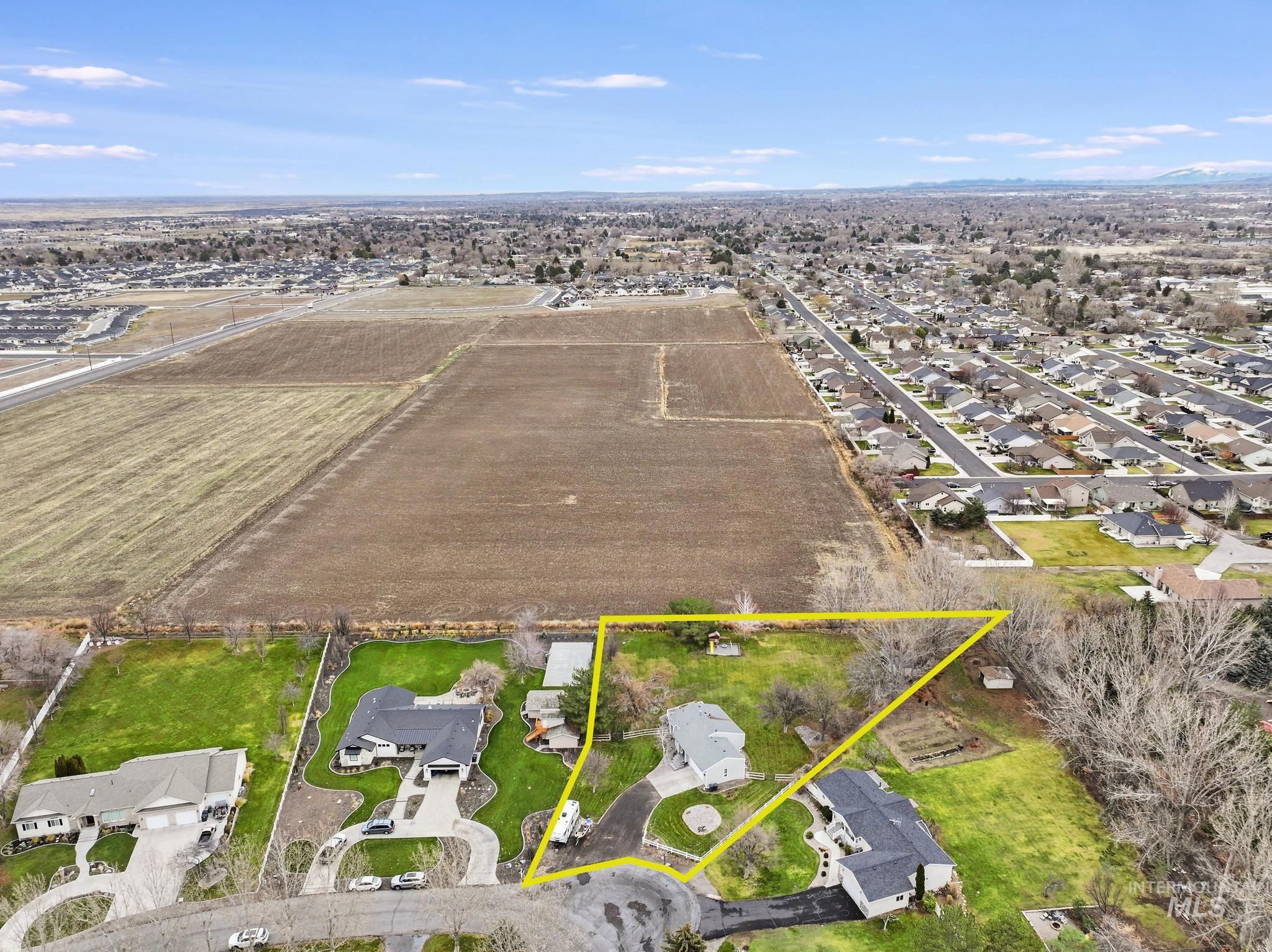 808 Rimview Ln E, Twin Falls, Idaho 83301-3604, 3 Bedrooms, 2.5 Bathrooms, Residential For Sale, Price $460,000, 98970435