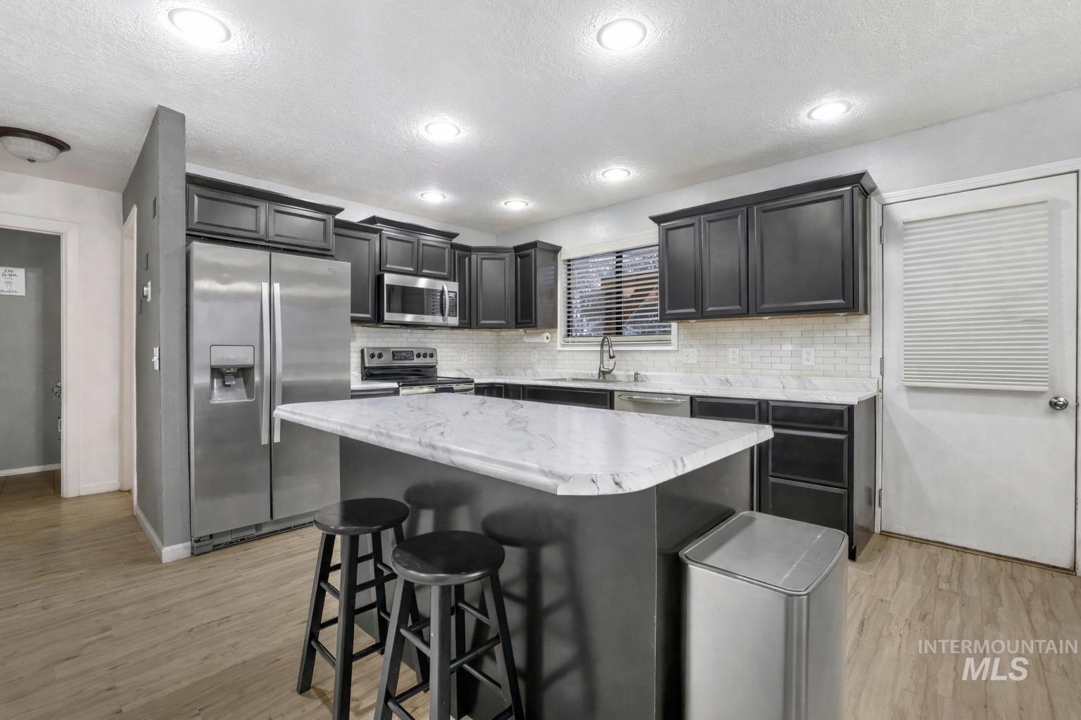 808 Rimview Ln E, Twin Falls, Idaho 83301-3604, 3 Bedrooms, 2.5 Bathrooms, Residential For Sale, Price $460,000, 98970435