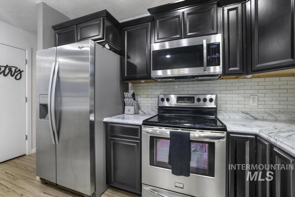 808 Rimview Ln E, Twin Falls, Idaho 83301-3604, 3 Bedrooms, 2.5 Bathrooms, Residential For Sale, Price $460,000, 98970435