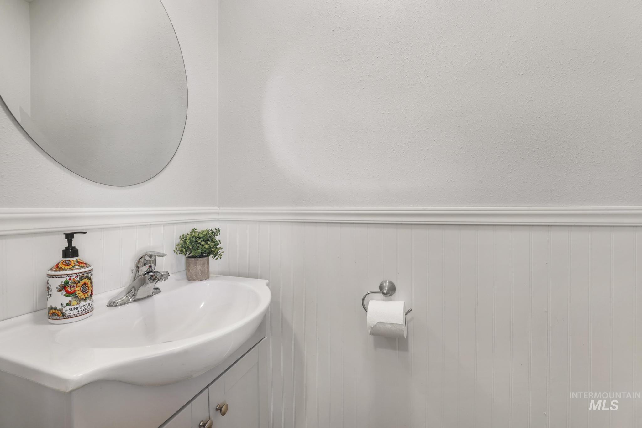 2251 E 1775 S, Gooding, Idaho 83330-6157, 5 Bedrooms, 3.5 Bathrooms, Residential For Sale, Price $585,000, 98970437