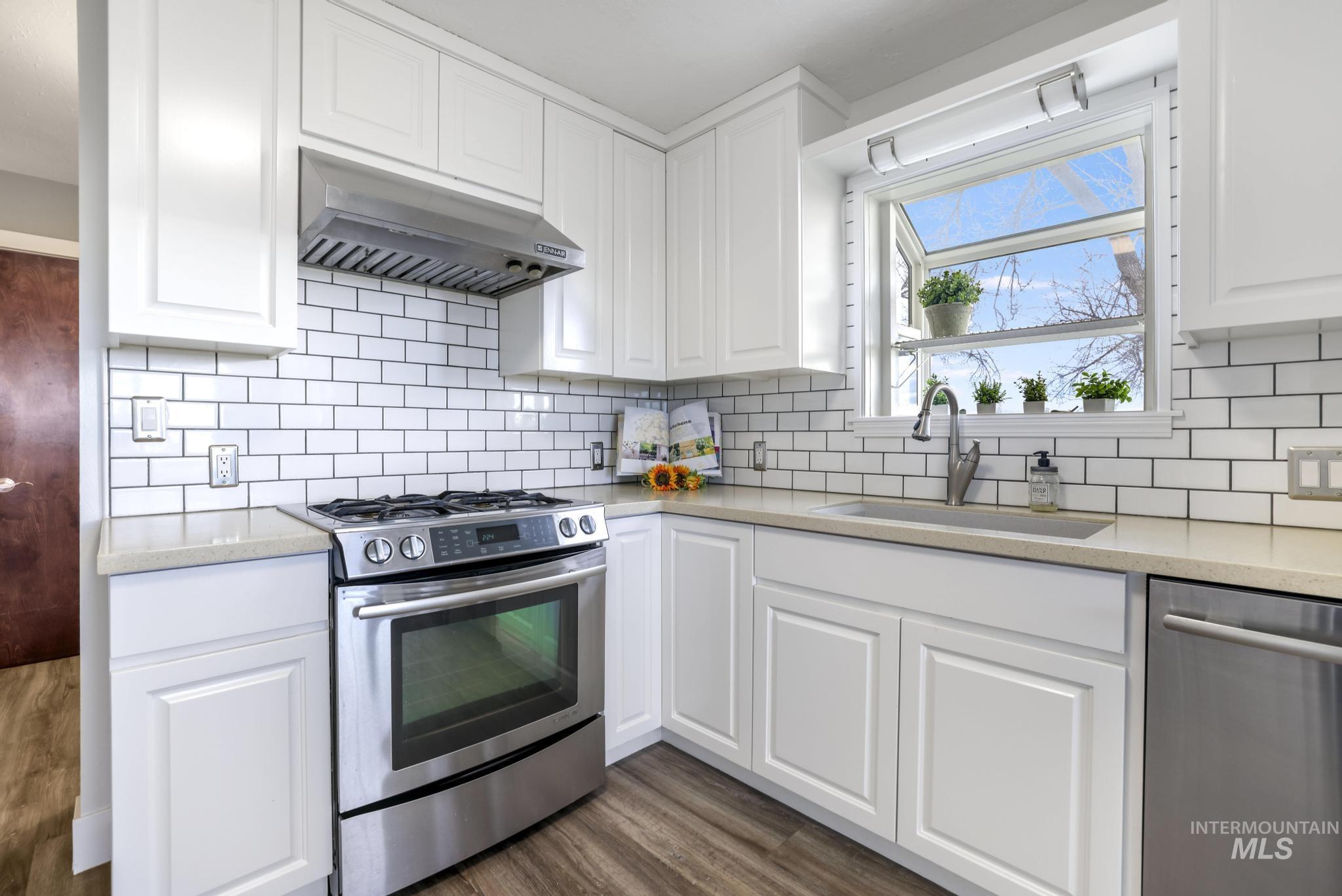 2251 E 1775 S, Gooding, Idaho 83330-6157, 5 Bedrooms, 3.5 Bathrooms, Residential For Sale, Price $585,000, 98970437