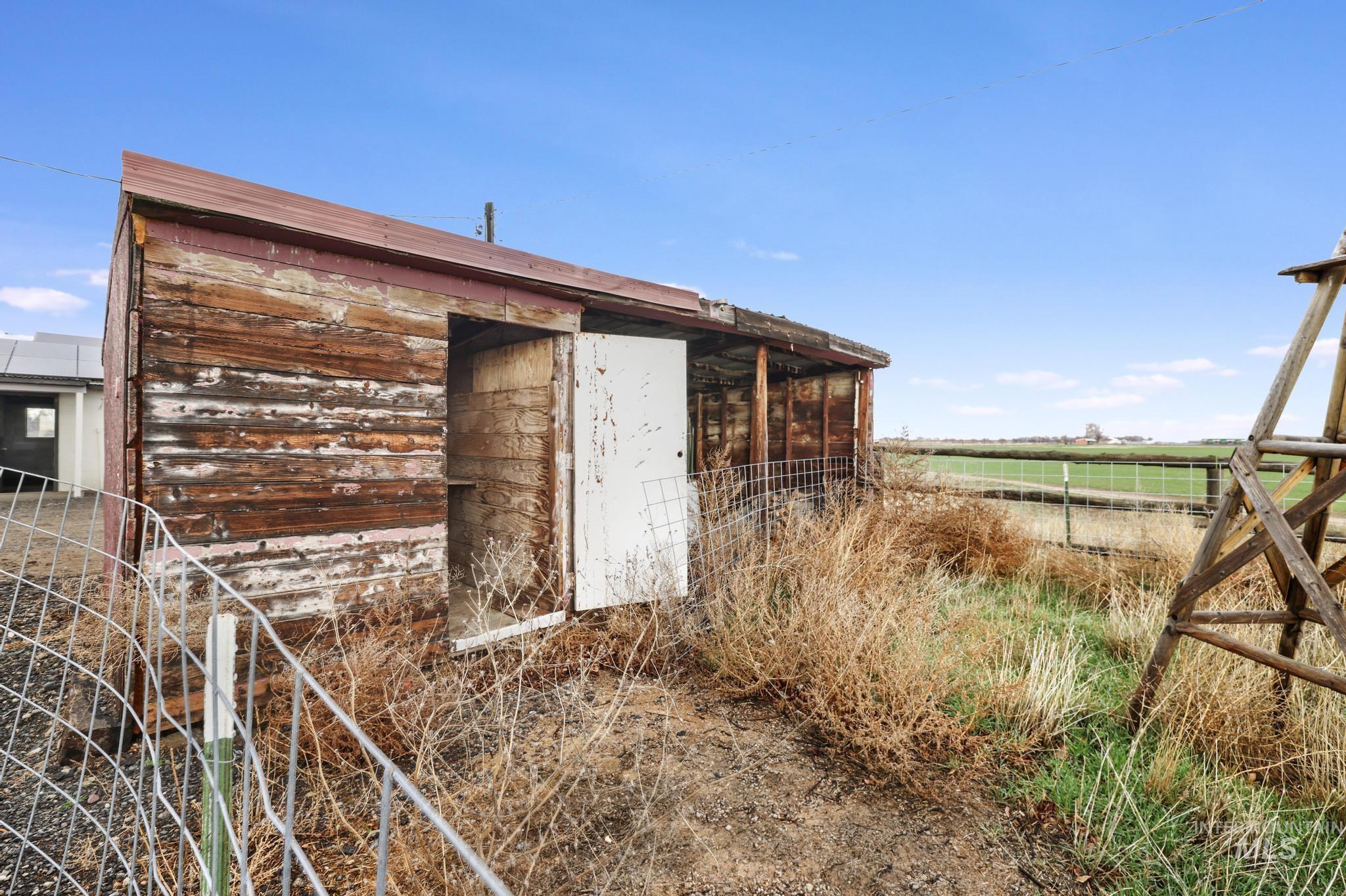 2251 E 1775 S, Gooding, Idaho 83330-6157, 5 Bedrooms, 3.5 Bathrooms, Residential For Sale, Price $585,000, 98970437