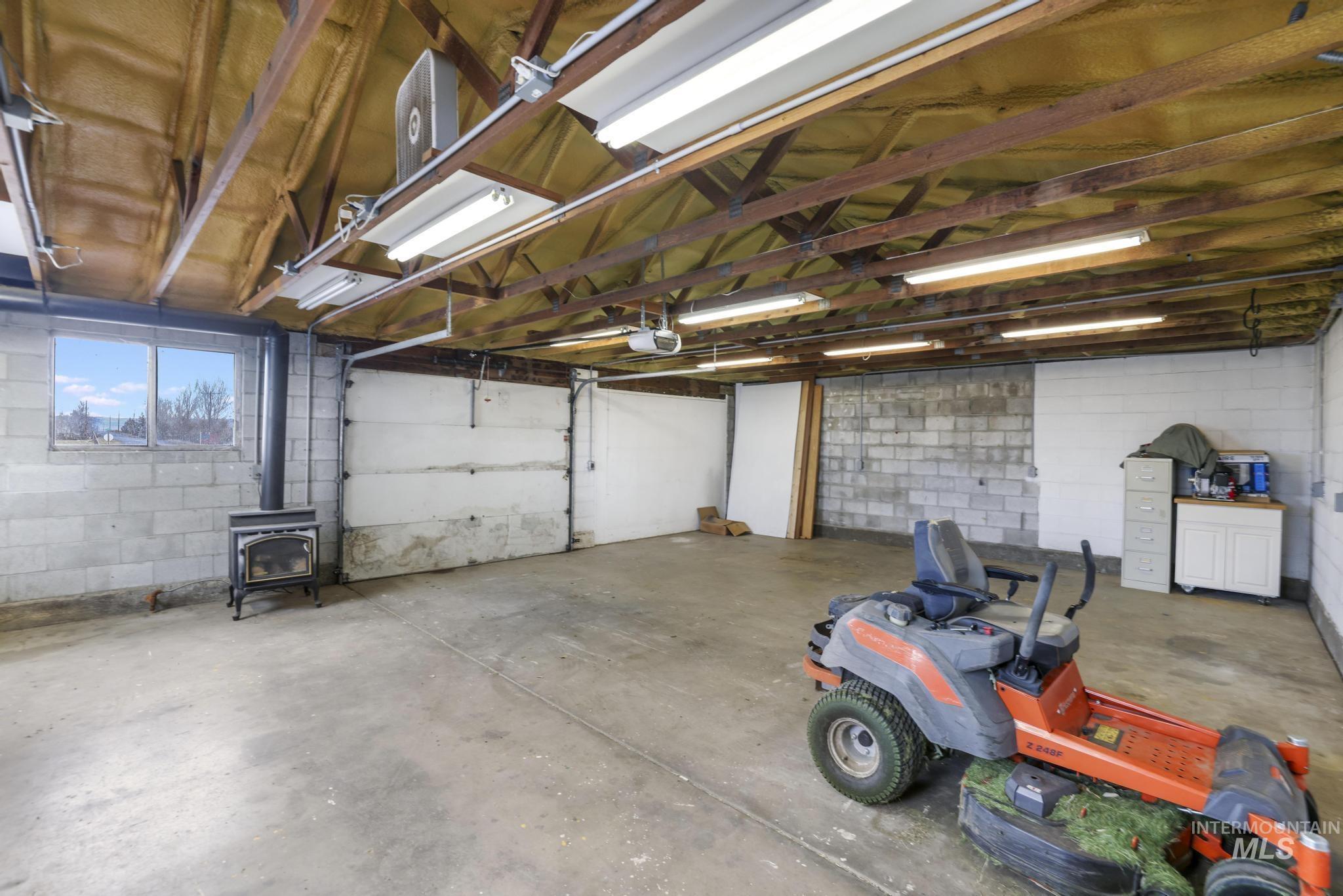 2251 E 1775 S, Gooding, Idaho 83330-6157, 5 Bedrooms, 3.5 Bathrooms, Residential For Sale, Price $585,000, 98970437