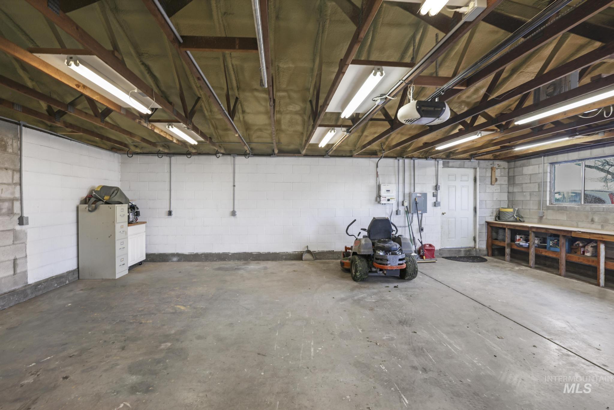 2251 E 1775 S, Gooding, Idaho 83330-6157, 5 Bedrooms, 3.5 Bathrooms, Residential For Sale, Price $585,000, 98970437