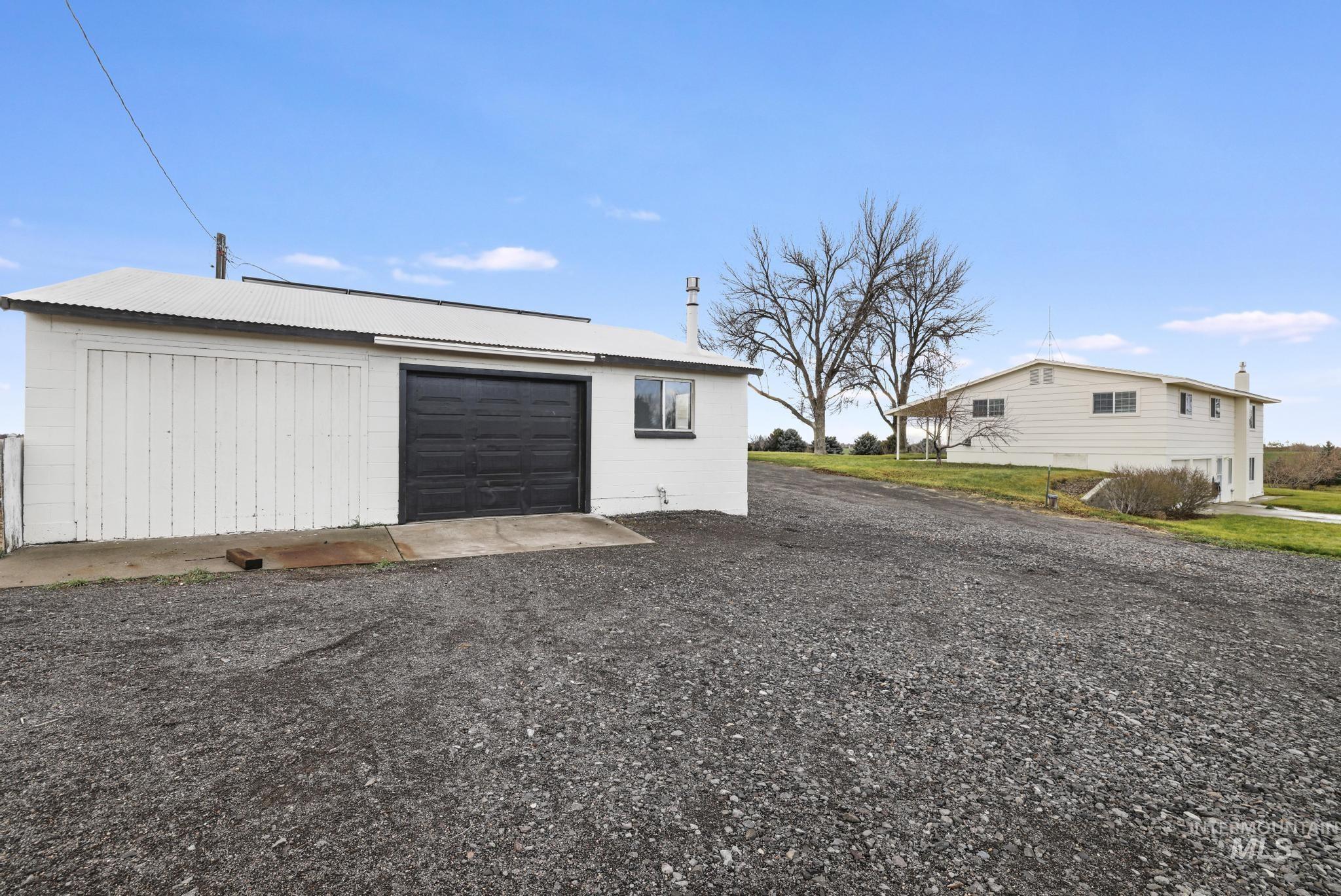 2251 E 1775 S, Gooding, Idaho 83330-6157, 5 Bedrooms, 3.5 Bathrooms, Residential For Sale, Price $585,000, 98970437