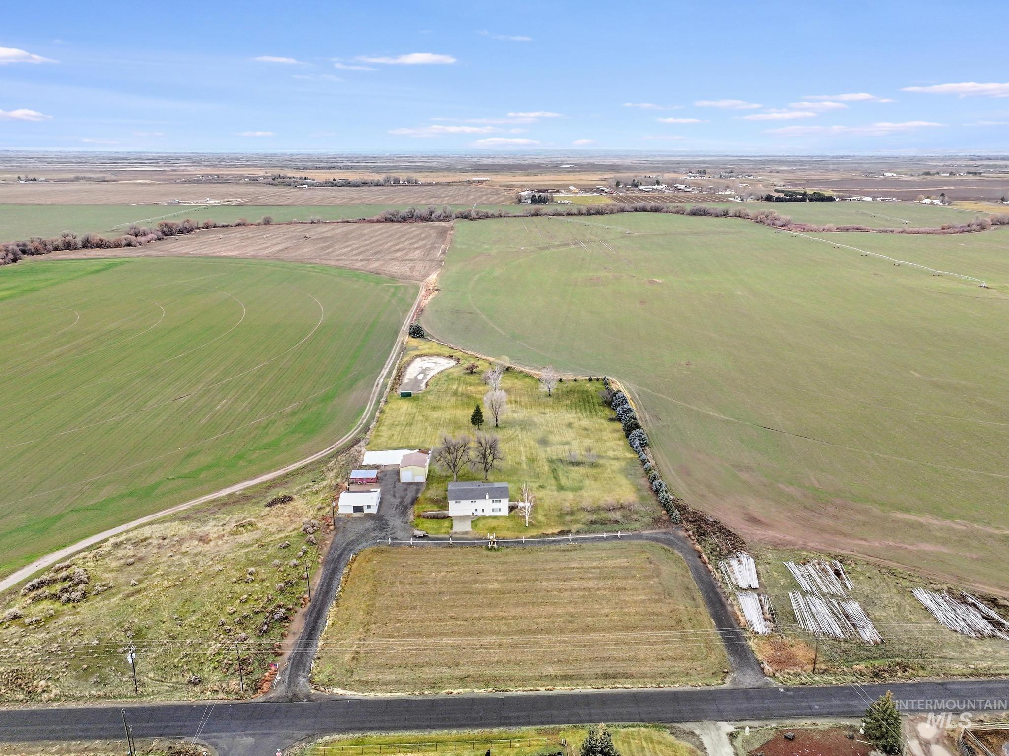 2251 E 1775 S, Gooding, Idaho 83330-6157, 5 Bedrooms, 3.5 Bathrooms, Residential For Sale, Price $585,000, 98970437