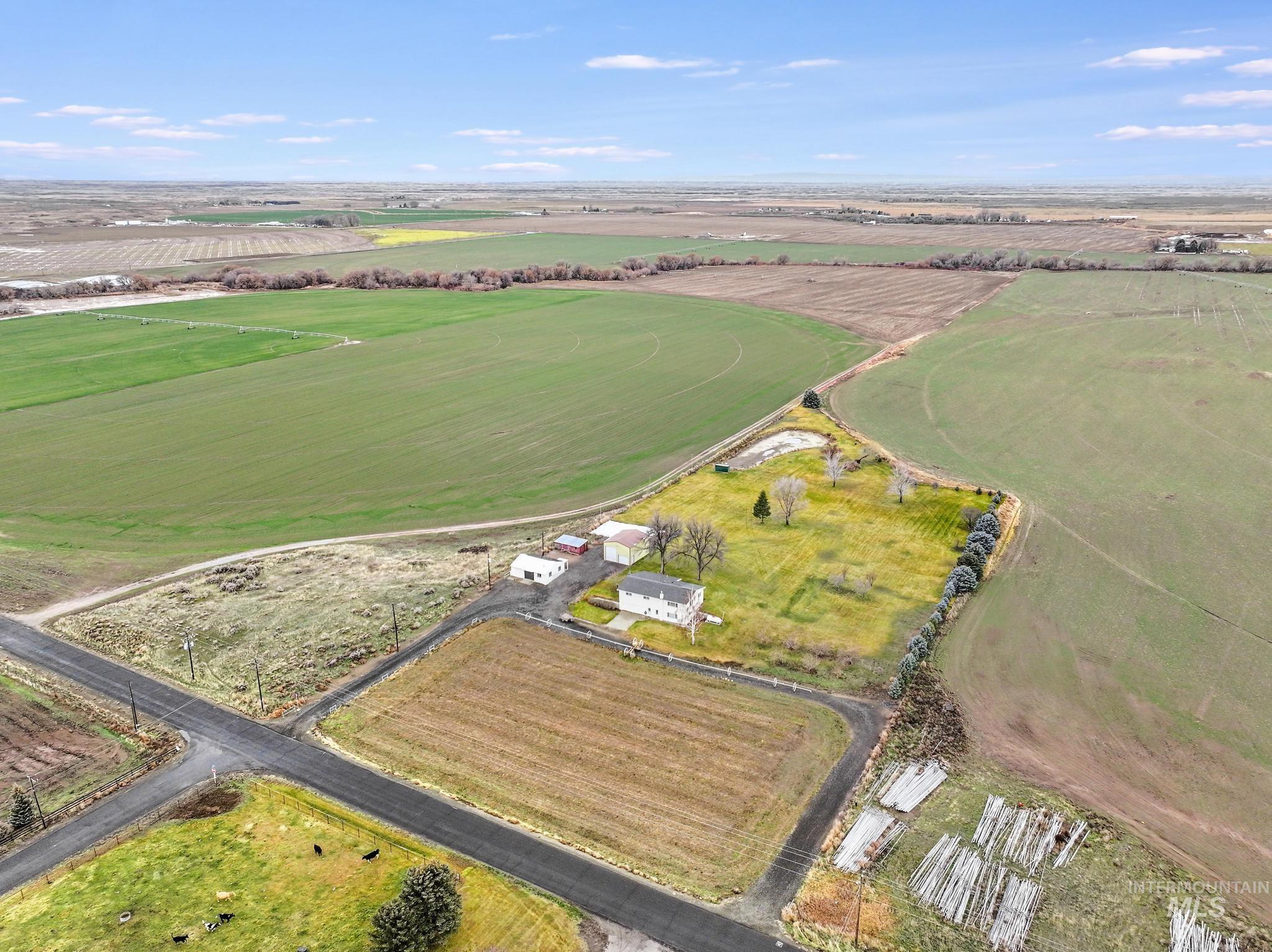 2251 E 1775 S, Gooding, Idaho 83330-6157, 5 Bedrooms, 3.5 Bathrooms, Residential For Sale, Price $585,000, 98970437