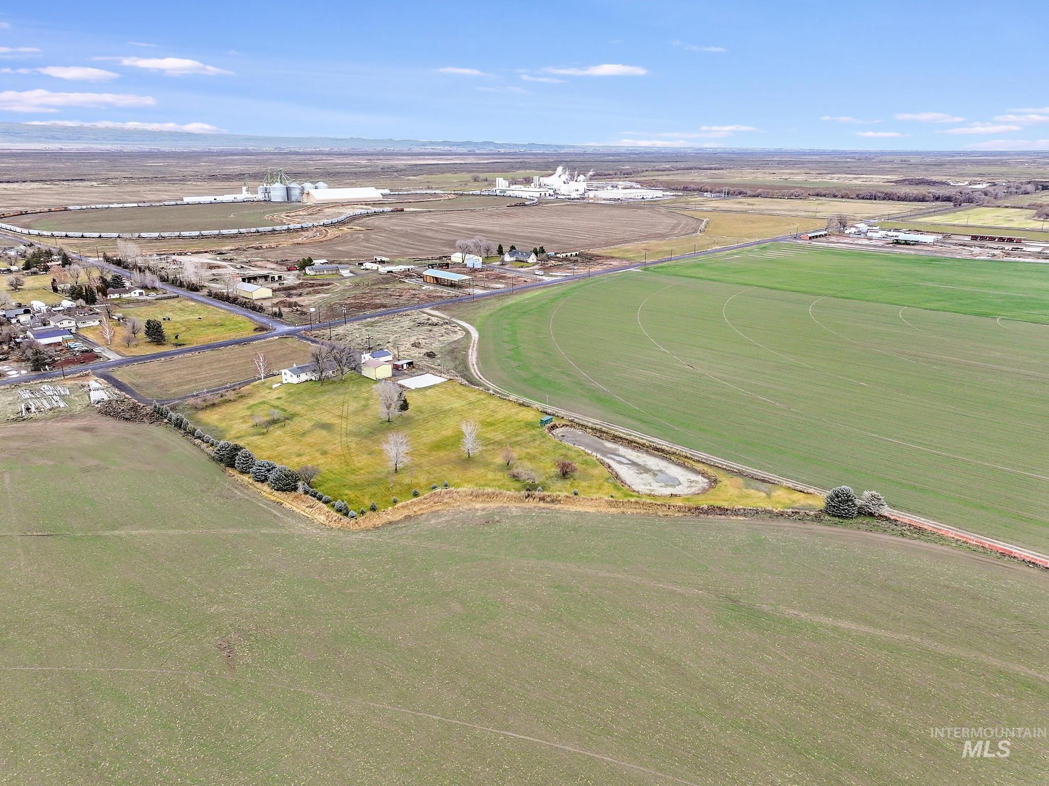 2251 E 1775 S, Gooding, Idaho 83330-6157, 5 Bedrooms, 3.5 Bathrooms, Residential For Sale, Price $585,000, 98970437