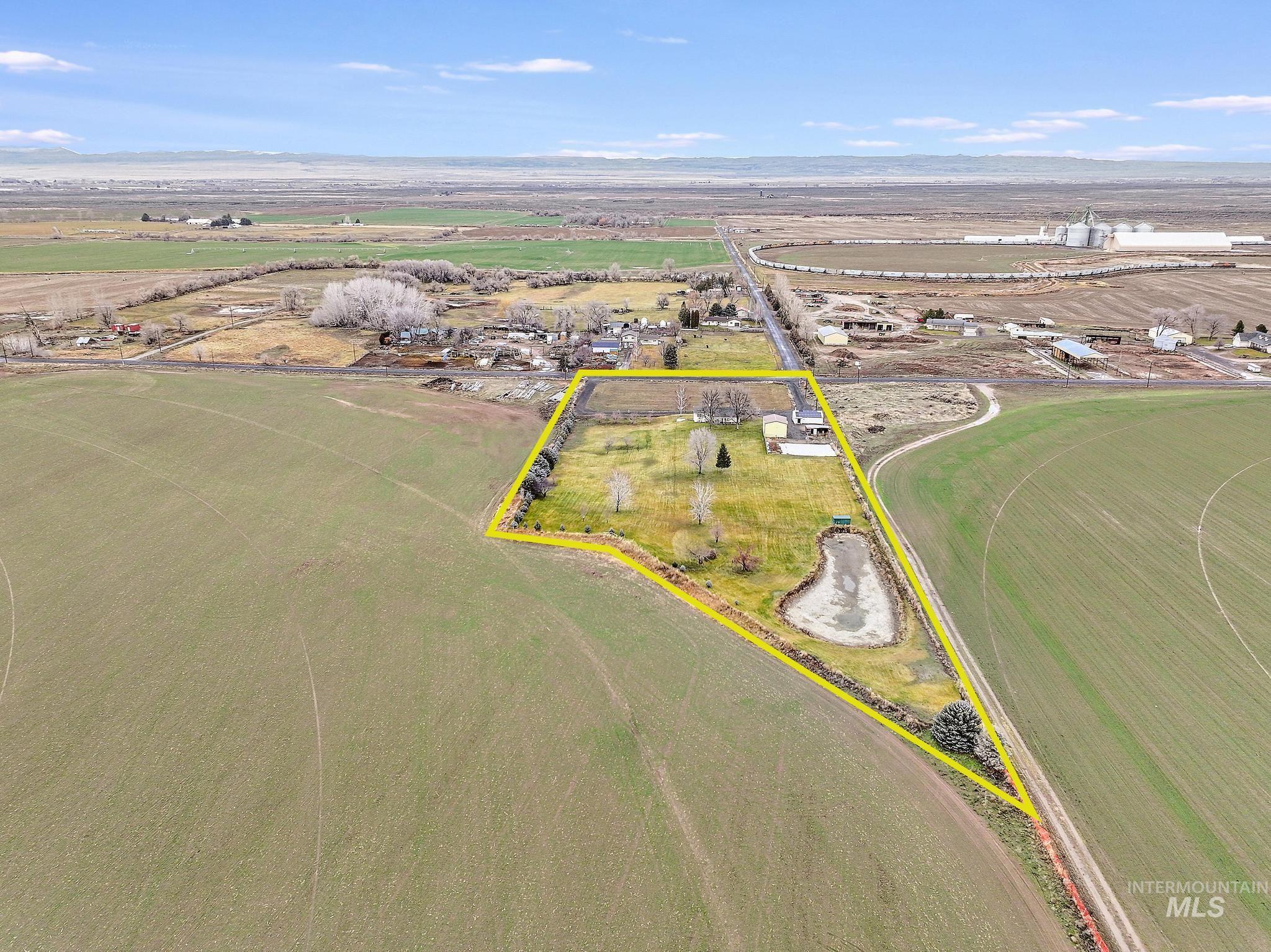 2251 E 1775 S, Gooding, Idaho 83330-6157, 5 Bedrooms, 3.5 Bathrooms, Residential For Sale, Price $585,000, 98970437