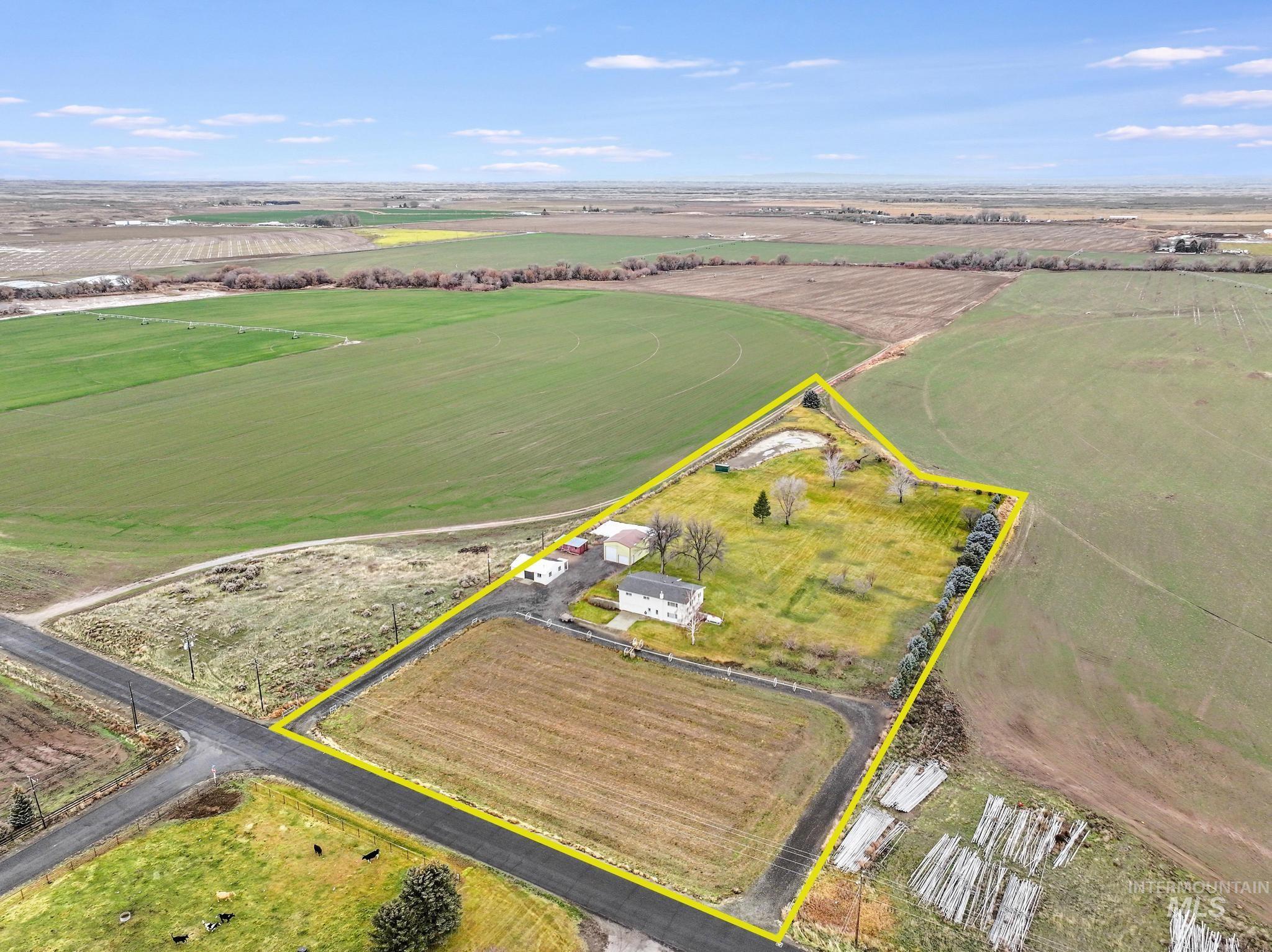 2251 E 1775 S, Gooding, Idaho 83330-6157, 5 Bedrooms, 3.5 Bathrooms, Residential For Sale, Price $585,000, 98970437