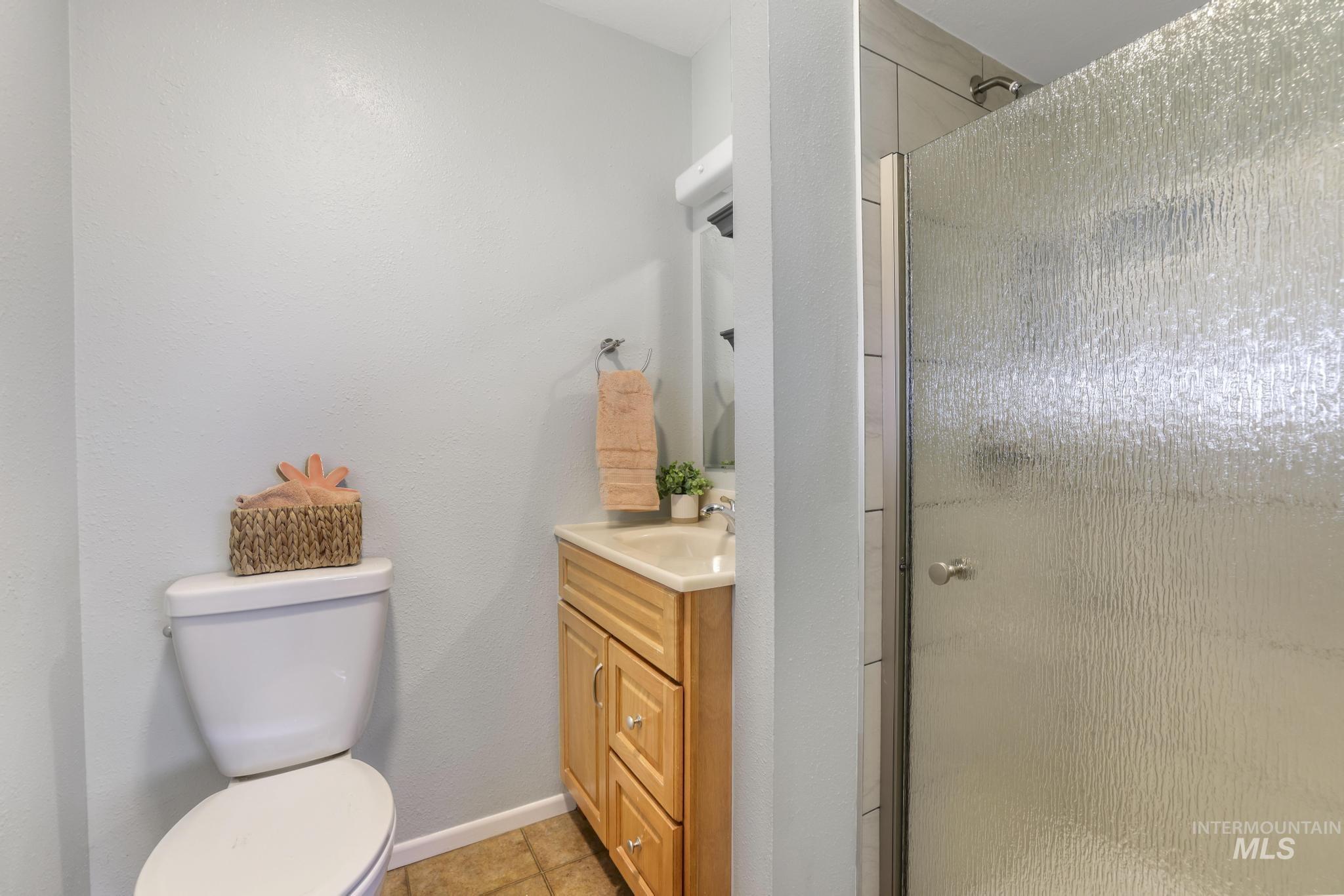 2251 E 1775 S, Gooding, Idaho 83330-6157, 5 Bedrooms, 3.5 Bathrooms, Residential For Sale, Price $585,000, 98970437