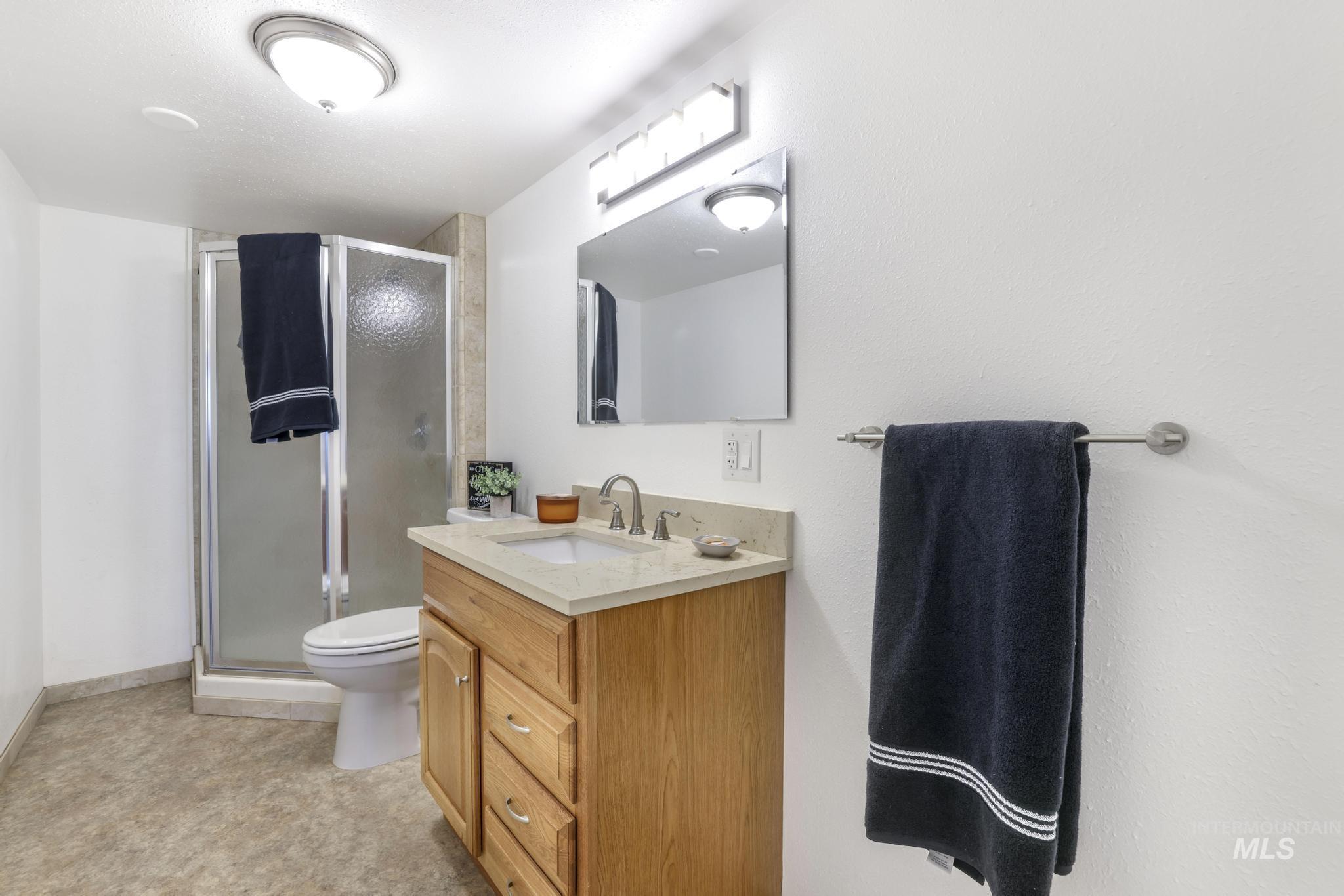 2251 E 1775 S, Gooding, Idaho 83330-6157, 5 Bedrooms, 3.5 Bathrooms, Residential For Sale, Price $585,000, 98970437