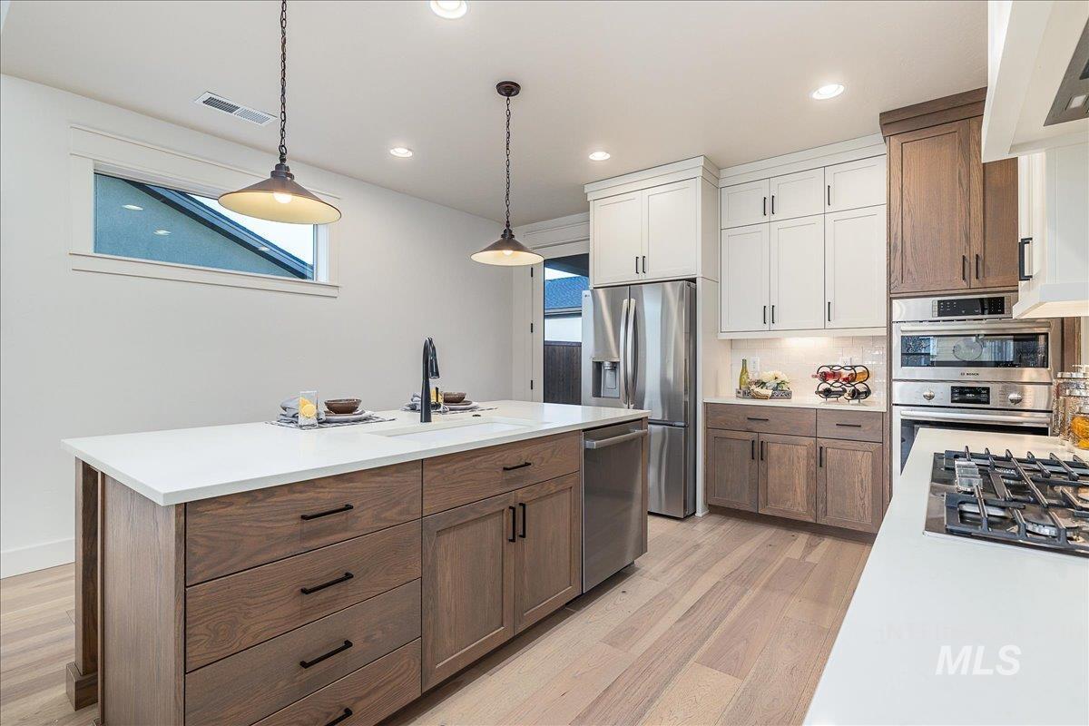 8320 W Meltwater Ln, Eagle, Idaho 83616, 3 Bedrooms, 2 Bathrooms, Residential For Sale, Price $575,000, 98970439