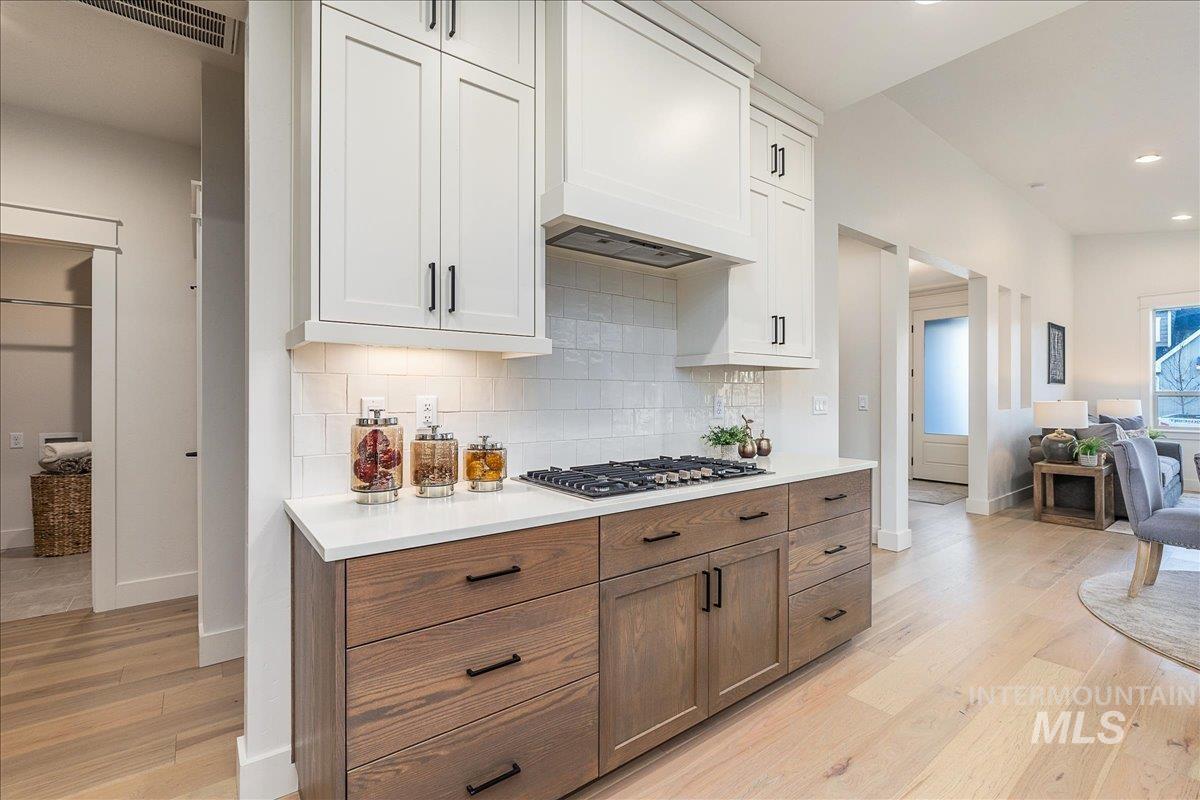 8320 W Meltwater Ln, Eagle, Idaho 83616, 3 Bedrooms, 2 Bathrooms, Residential For Sale, Price $575,000, 98970439