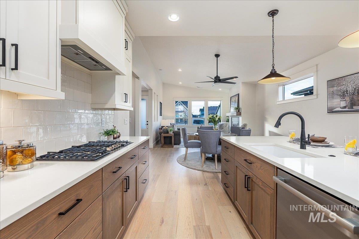 8320 W Meltwater Ln, Eagle, Idaho 83616, 3 Bedrooms, 2 Bathrooms, Residential For Sale, Price $575,000, 98970439