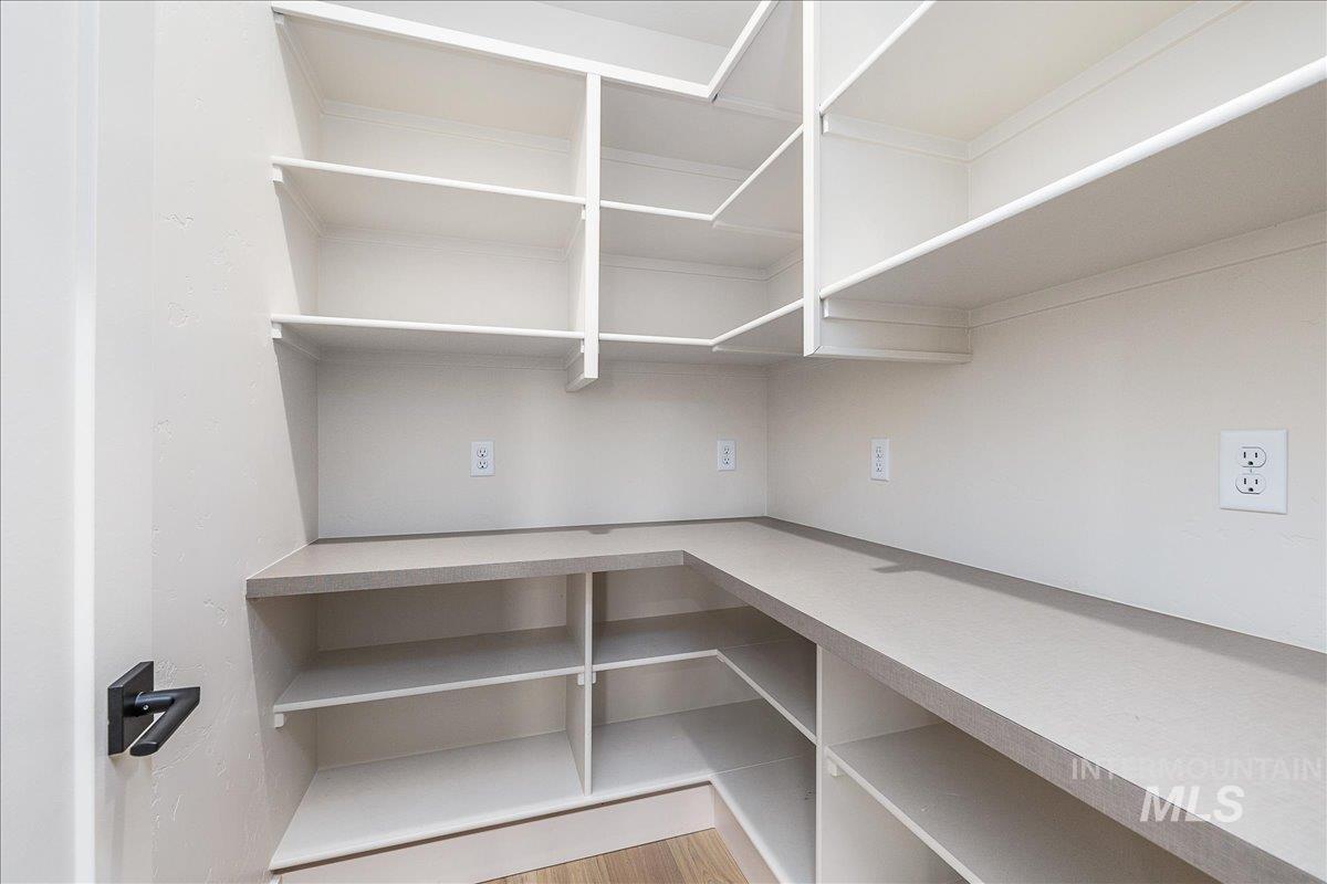 8320 W Meltwater Ln, Eagle, Idaho 83616, 3 Bedrooms, 2 Bathrooms, Residential For Sale, Price $575,000, 98970439