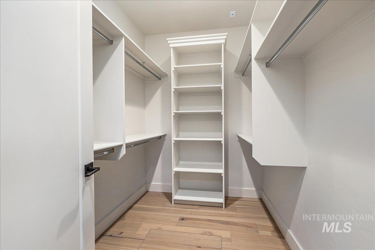 8320 W Meltwater Ln, Eagle, Idaho 83616, 3 Bedrooms, 2 Bathrooms, Residential For Sale, Price $575,000, 98970439