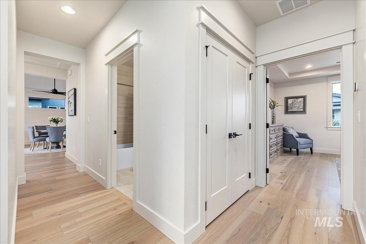 8320 W Meltwater Ln, Eagle, Idaho 83616, 3 Bedrooms, 2 Bathrooms, Residential For Sale, Price $575,000, 98970439