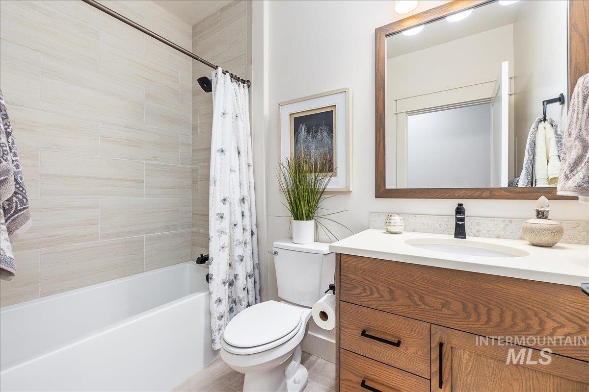 8320 W Meltwater Ln, Eagle, Idaho 83616, 3 Bedrooms, 2 Bathrooms, Residential For Sale, Price $575,000, 98970439