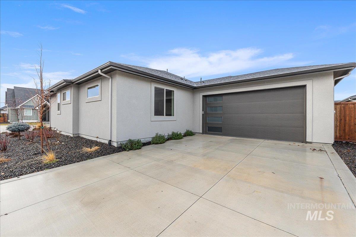 8320 W Meltwater Ln, Eagle, Idaho 83616, 3 Bedrooms, 2 Bathrooms, Residential For Sale, Price $575,000, 98970439