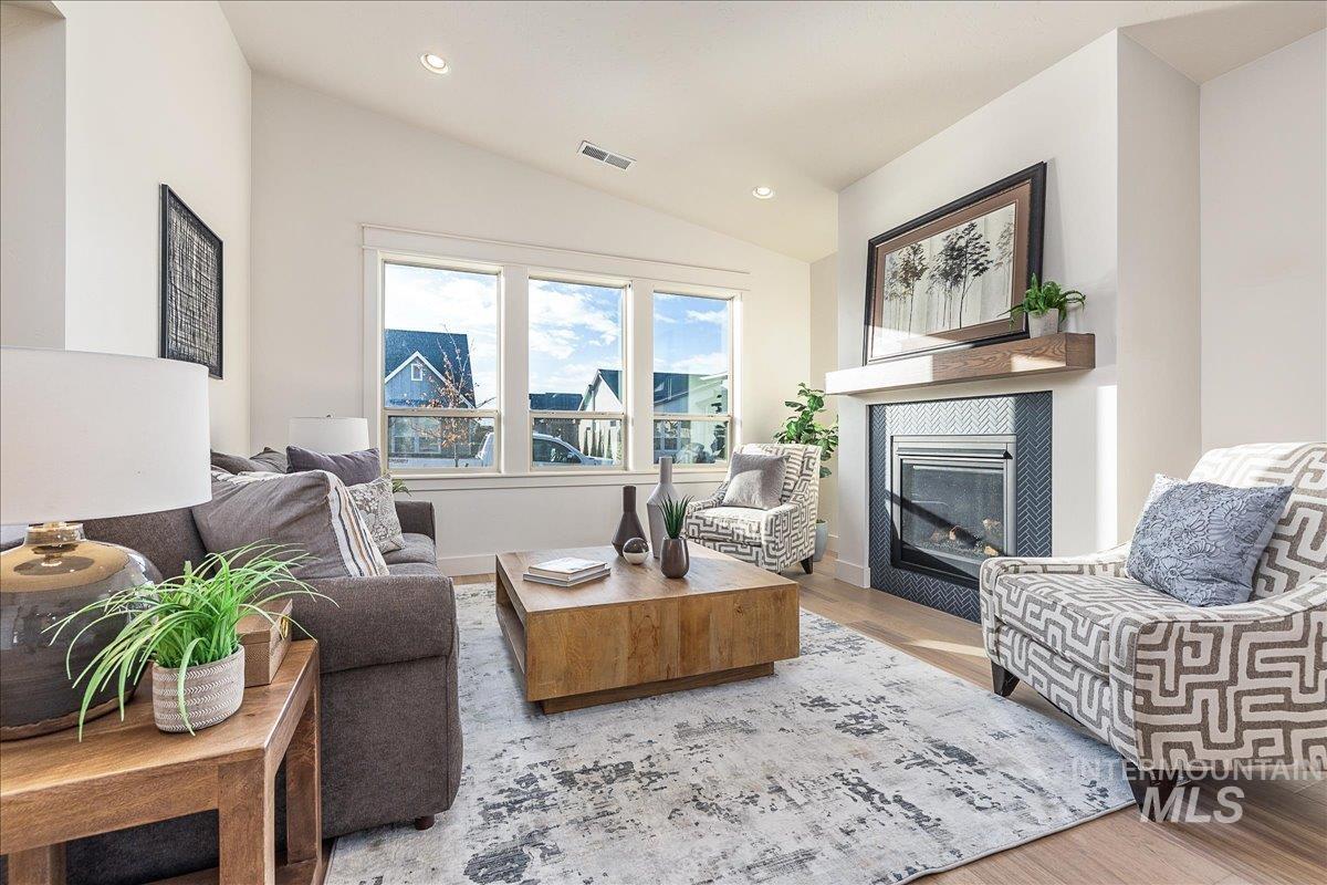 8320 W Meltwater Ln, Eagle, Idaho 83616, 3 Bedrooms, 2 Bathrooms, Residential For Sale, Price $575,000, 98970439