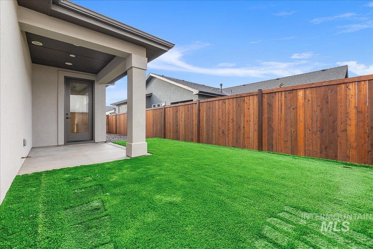 8320 W Meltwater Ln, Eagle, Idaho 83616, 3 Bedrooms, 2 Bathrooms, Residential For Sale, Price $575,000, 98970439