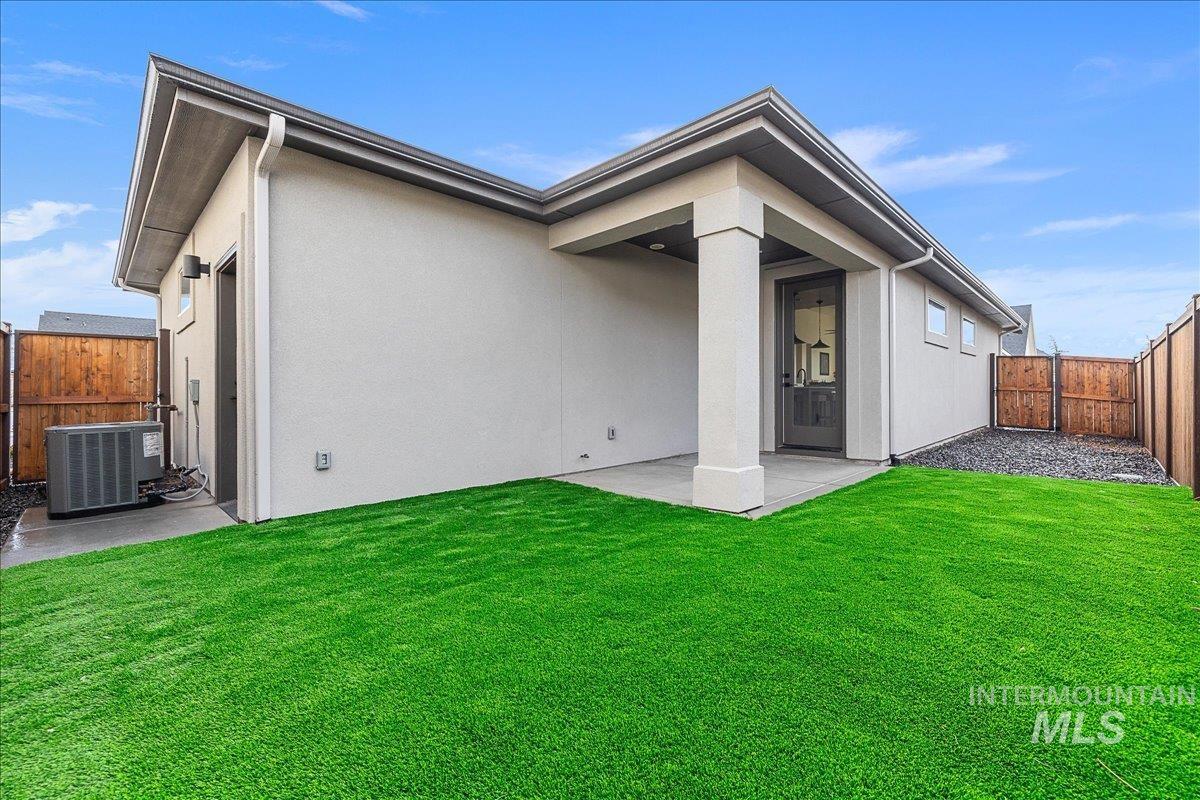 8320 W Meltwater Ln, Eagle, Idaho 83616, 3 Bedrooms, 2 Bathrooms, Residential For Sale, Price $575,000, 98970439