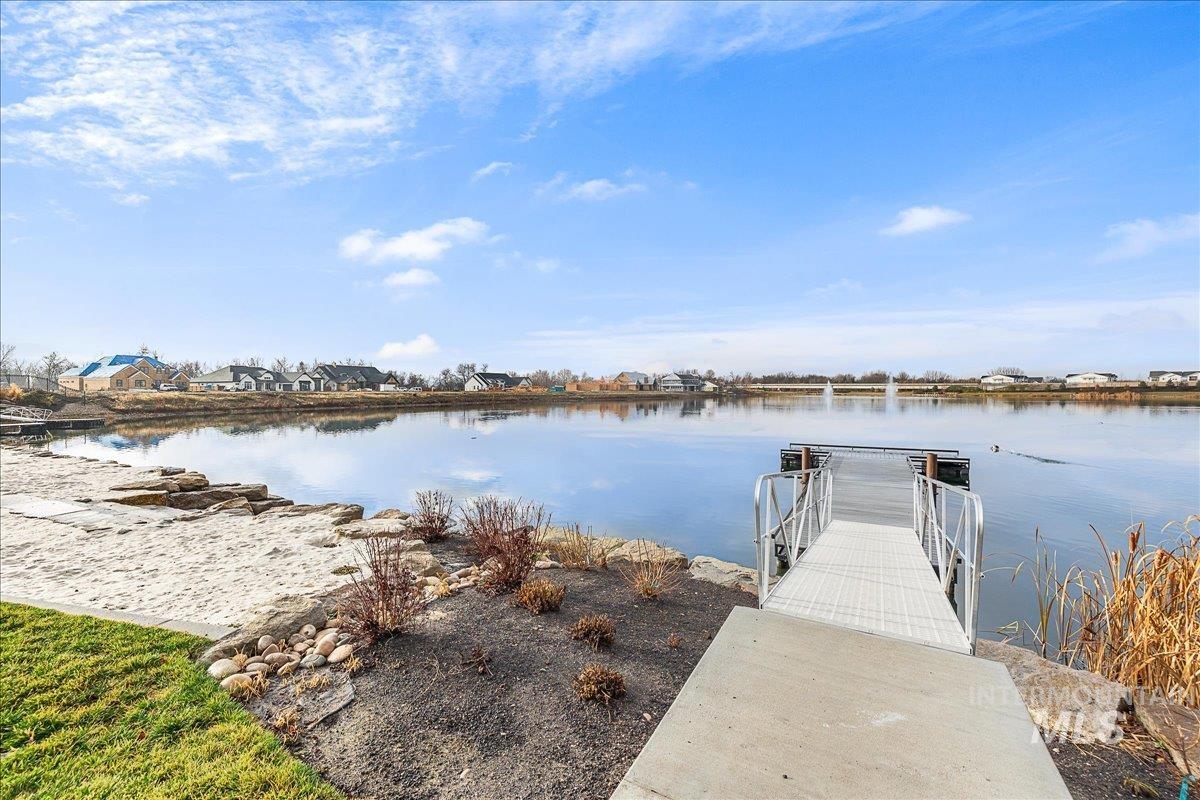 8320 W Meltwater Ln, Eagle, Idaho 83616, 3 Bedrooms, 2 Bathrooms, Residential For Sale, Price $575,000, 98970439