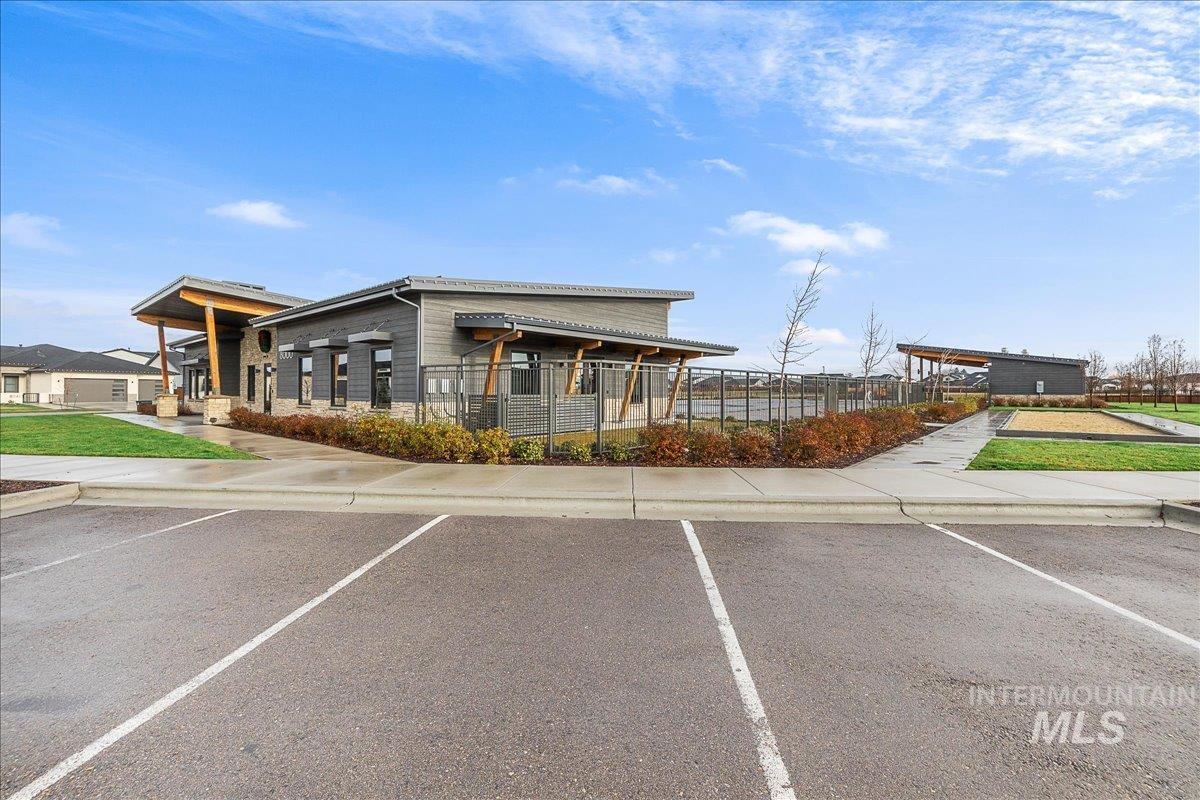 8320 W Meltwater Ln, Eagle, Idaho 83616, 3 Bedrooms, 2 Bathrooms, Residential For Sale, Price $575,000, 98970439