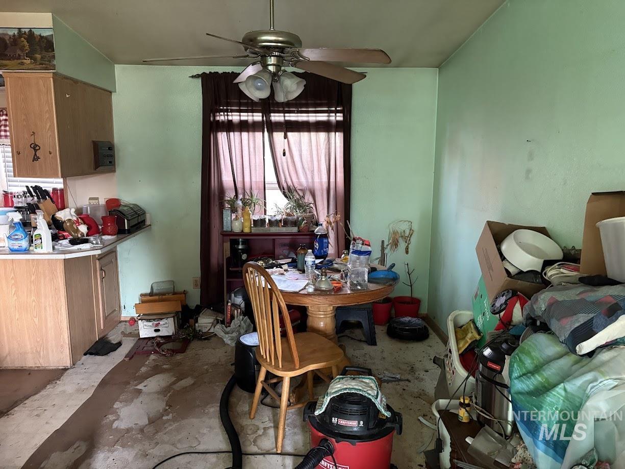 Dining room with a ceiling fan