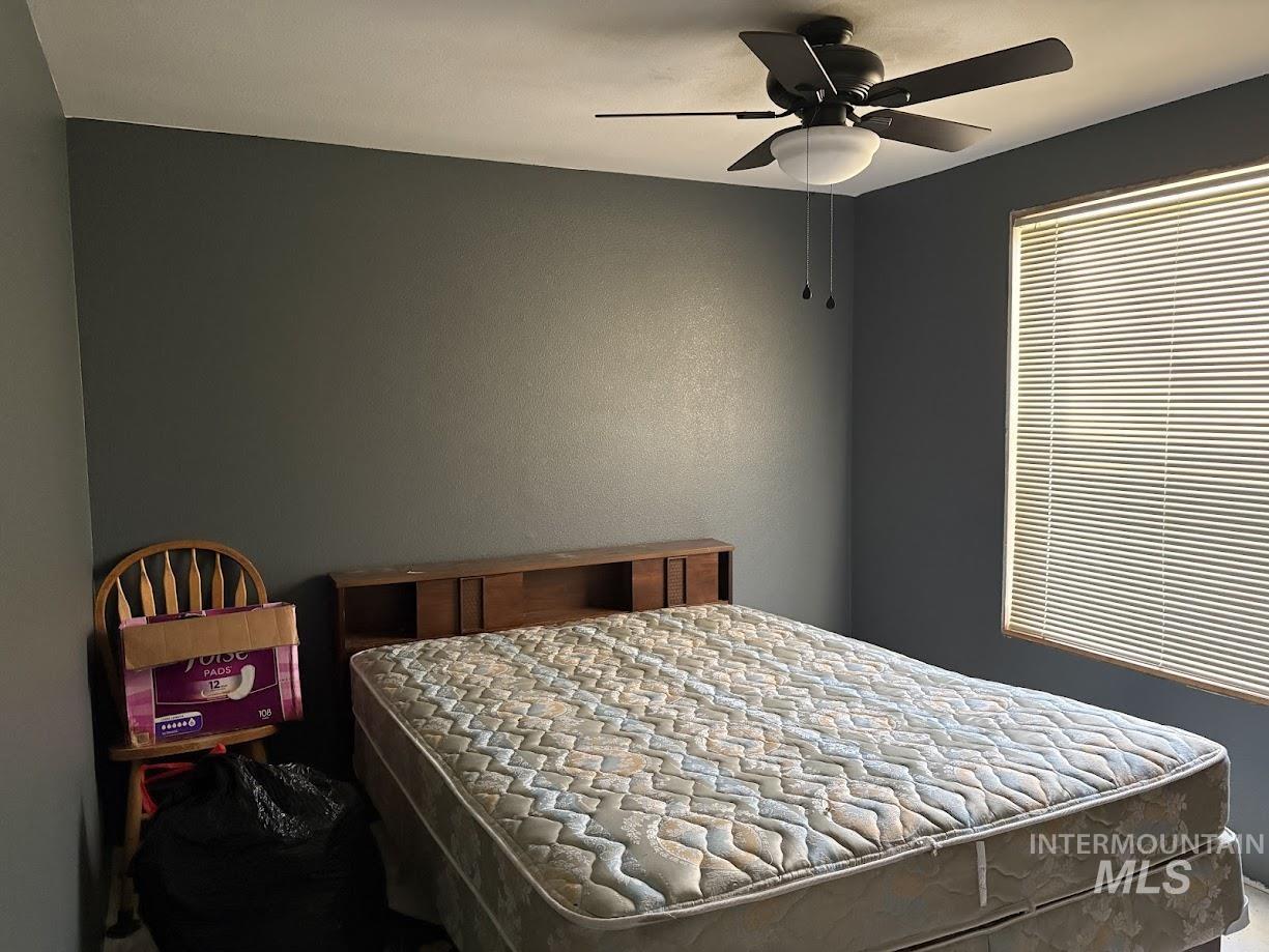 Bedroom with ceiling fan