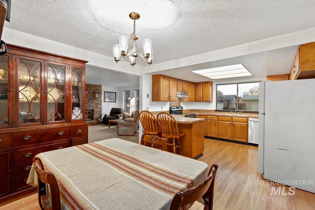 4518 N Bluegrass AVE, Boise, Idaho 83703, 3 Bedrooms, 2 Bathrooms, Residential For Sale, Price $450,000,MLS 98970459