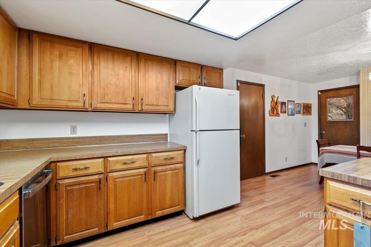 4518 N Bluegrass AVE, Boise, Idaho 83703, 3 Bedrooms, 2 Bathrooms, Residential For Sale, Price $450,000,MLS 98970459