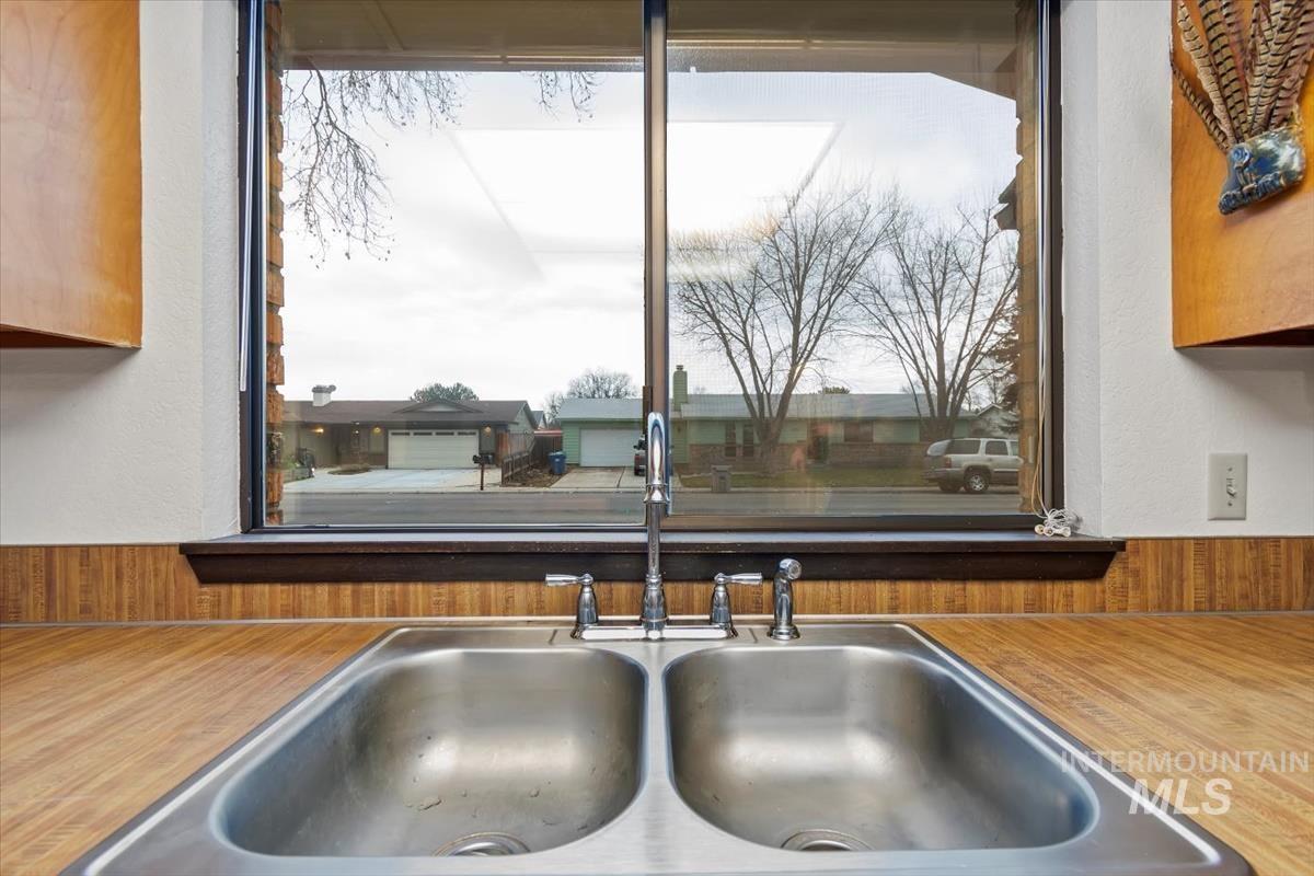 4518 N Bluegrass AVE, Boise, Idaho 83703, 3 Bedrooms, 2 Bathrooms, Residential For Sale, Price $450,000,MLS 98970459