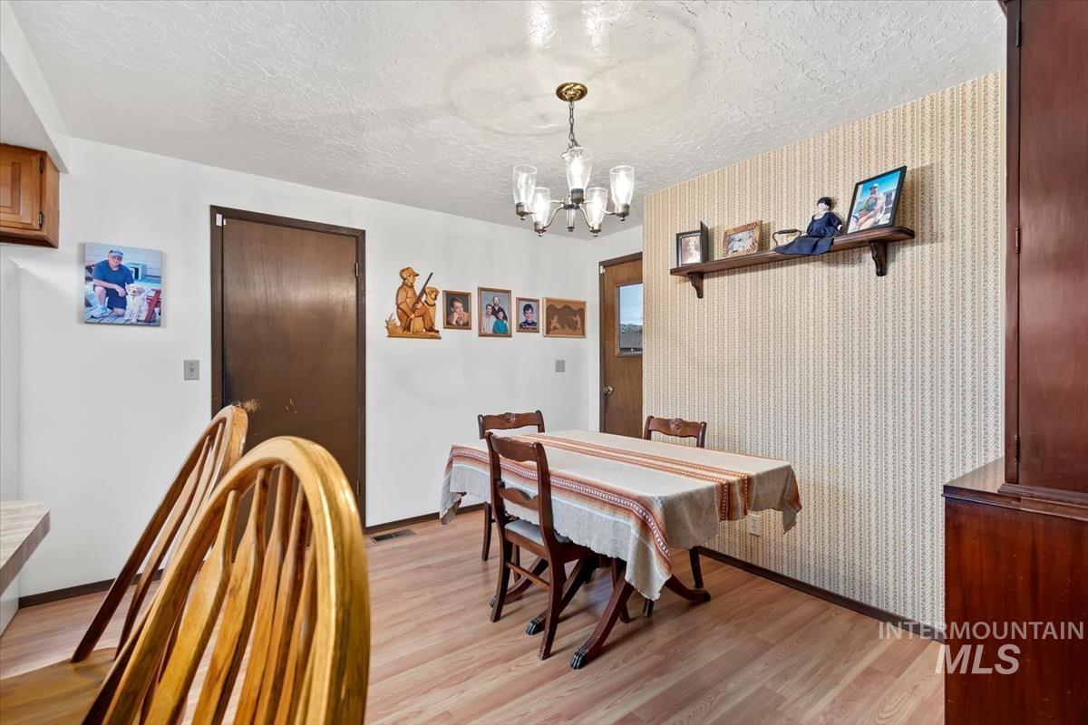 4518 N Bluegrass AVE, Boise, Idaho 83703, 3 Bedrooms, 2 Bathrooms, Residential For Sale, Price $450,000,MLS 98970459