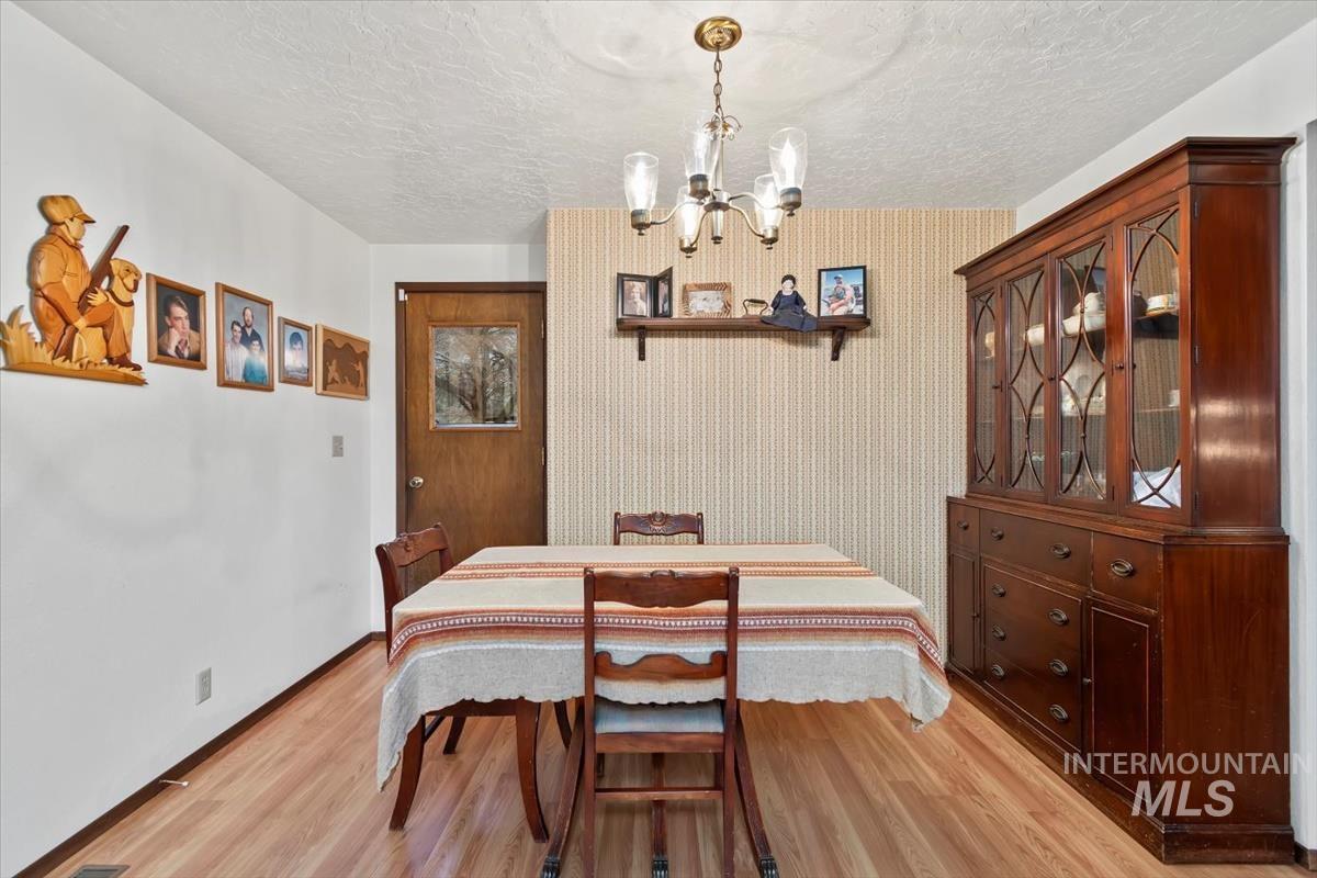 4518 N Bluegrass AVE, Boise, Idaho 83703, 3 Bedrooms, 2 Bathrooms, Residential For Sale, Price $450,000,MLS 98970459