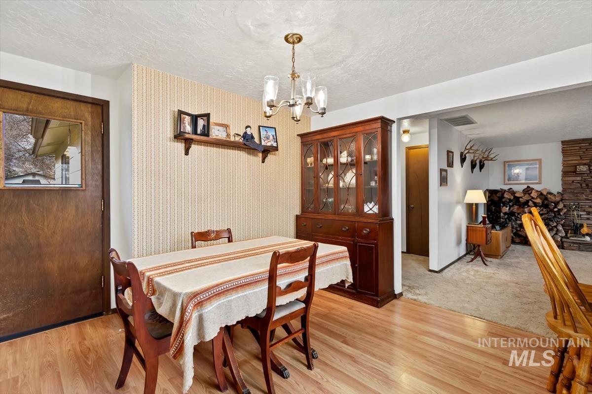 4518 N Bluegrass AVE, Boise, Idaho 83703, 3 Bedrooms, 2 Bathrooms, Residential For Sale, Price $450,000,MLS 98970459