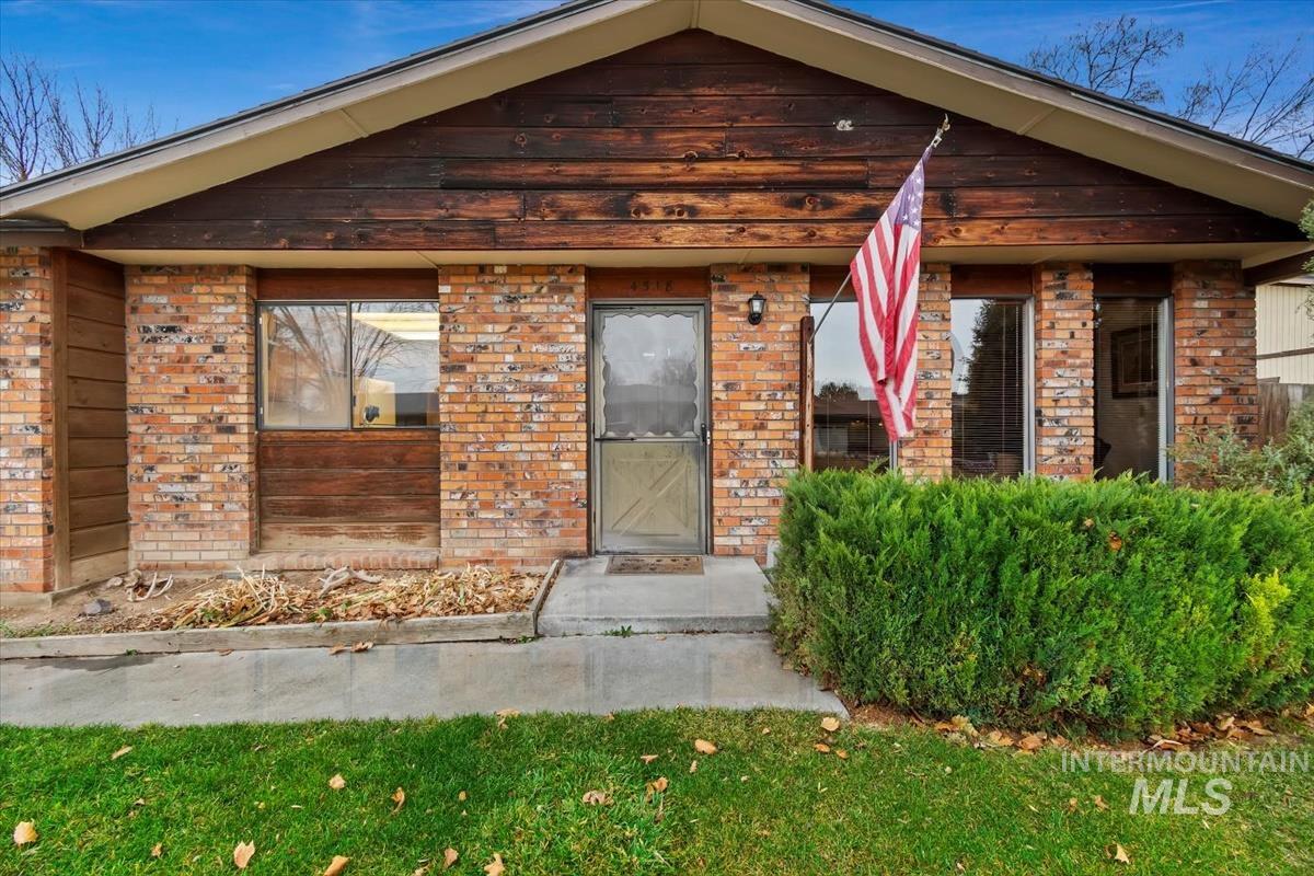 4518 N Bluegrass AVE, Boise, Idaho 83703, 3 Bedrooms, 2 Bathrooms, Residential For Sale, Price $450,000,MLS 98970459