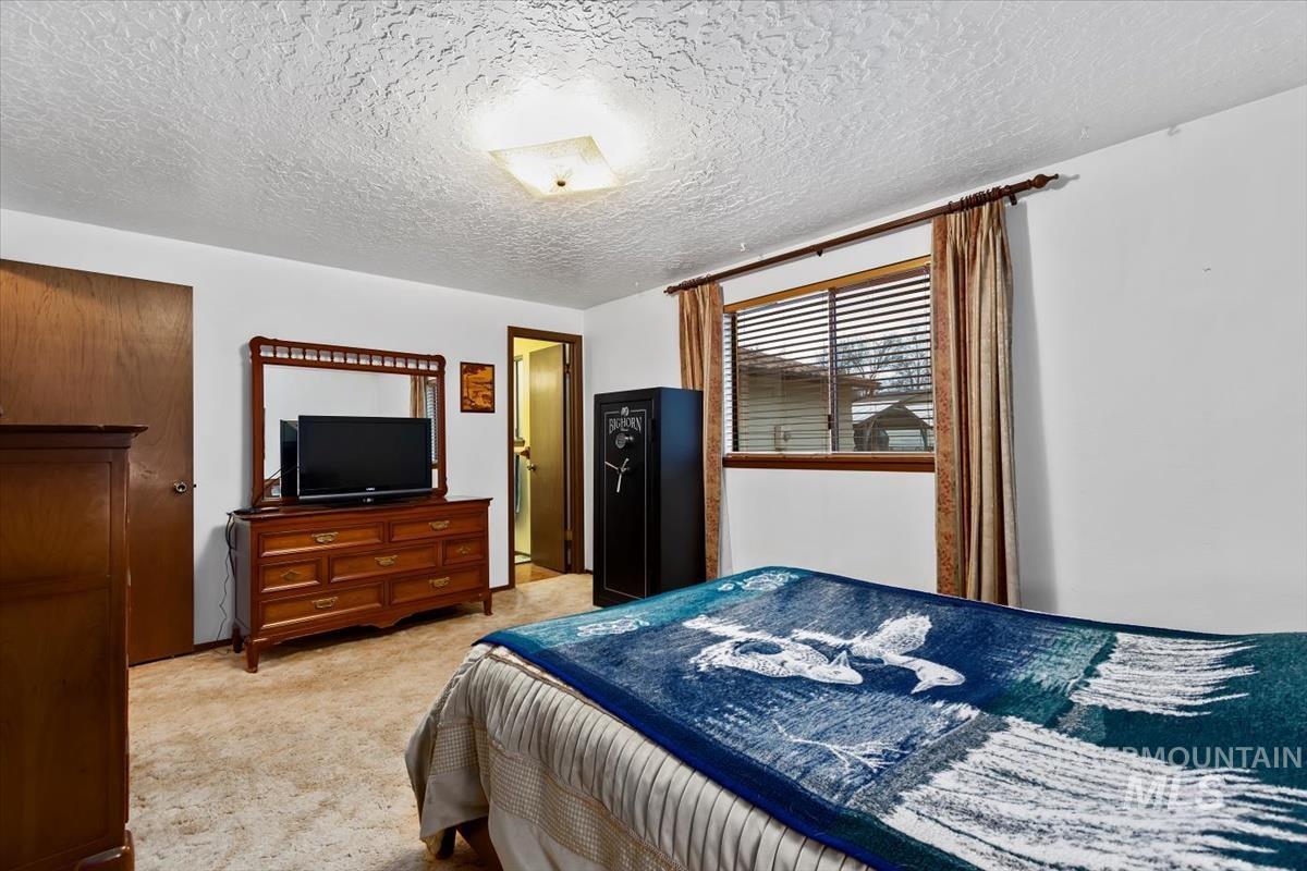 4518 N Bluegrass AVE, Boise, Idaho 83703, 3 Bedrooms, 2 Bathrooms, Residential For Sale, Price $450,000,MLS 98970459