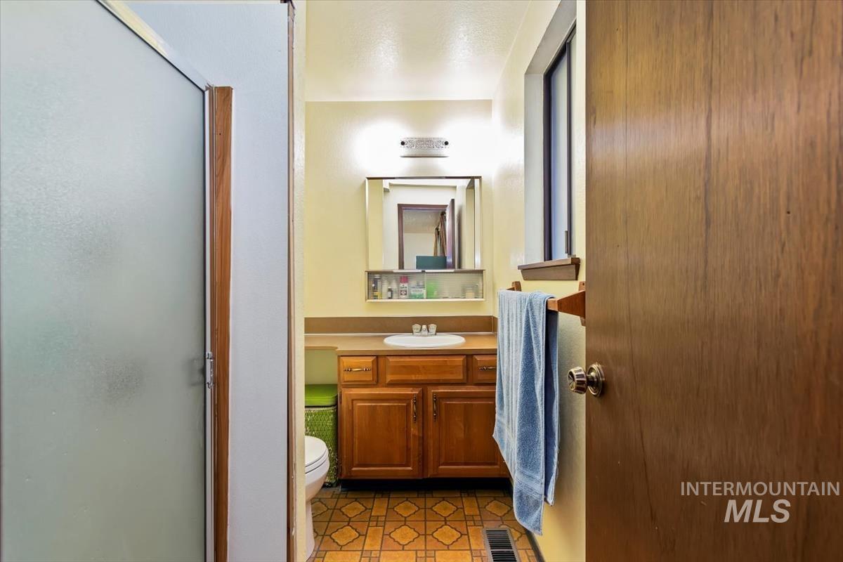 4518 N Bluegrass AVE, Boise, Idaho 83703, 3 Bedrooms, 2 Bathrooms, Residential For Sale, Price $450,000,MLS 98970459