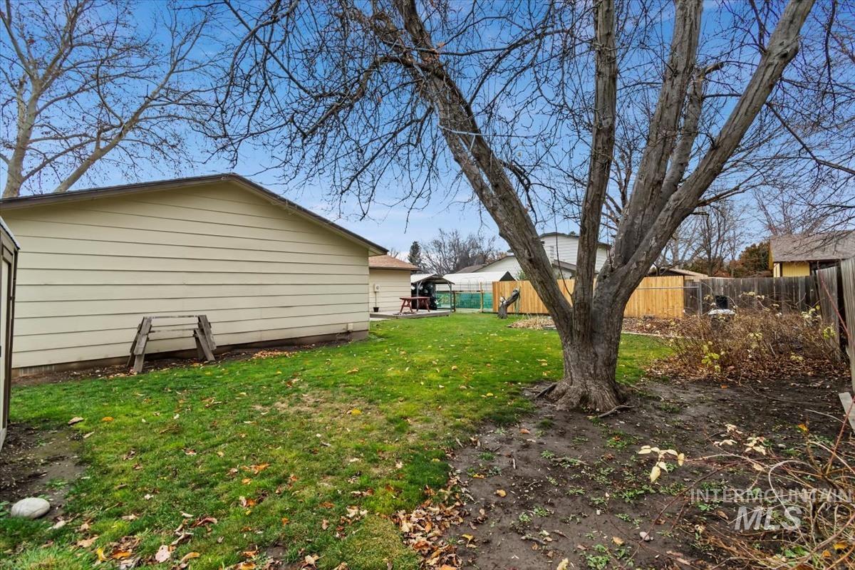 4518 N Bluegrass AVE, Boise, Idaho 83703, 3 Bedrooms, 2 Bathrooms, Residential For Sale, Price $450,000,MLS 98970459