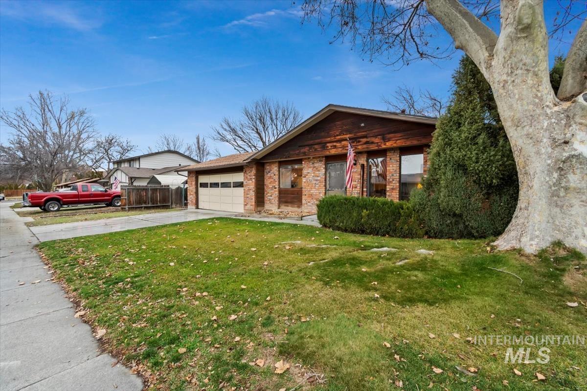 4518 N Bluegrass AVE, Boise, Idaho 83703, 3 Bedrooms, 2 Bathrooms, Residential For Sale, Price $450,000,MLS 98970459