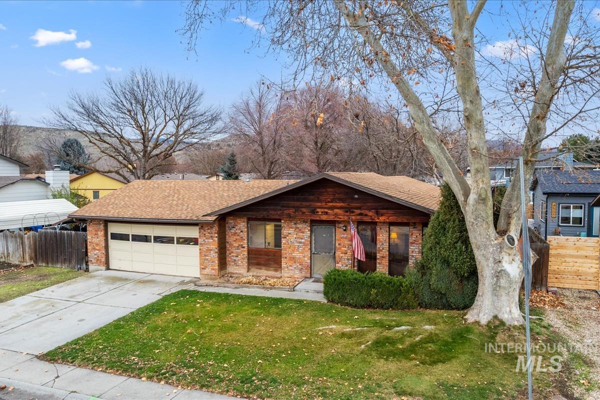 4518 N Bluegrass AVE, Boise, Idaho 83703, 3 Bedrooms, 2 Bathrooms, Residential For Sale, Price $450,000,MLS 98970459