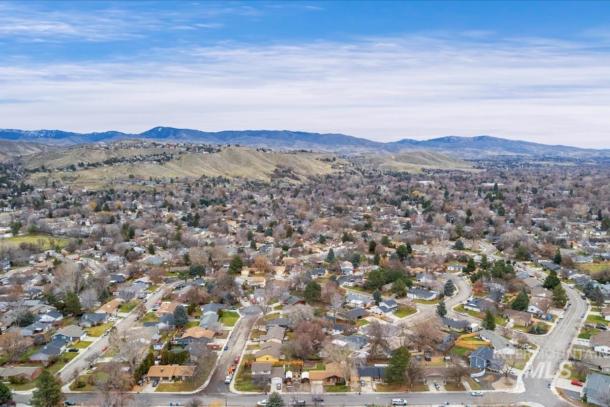 4518 N Bluegrass AVE, Boise, Idaho 83703, 3 Bedrooms, 2 Bathrooms, Residential For Sale, Price $450,000,MLS 98970459