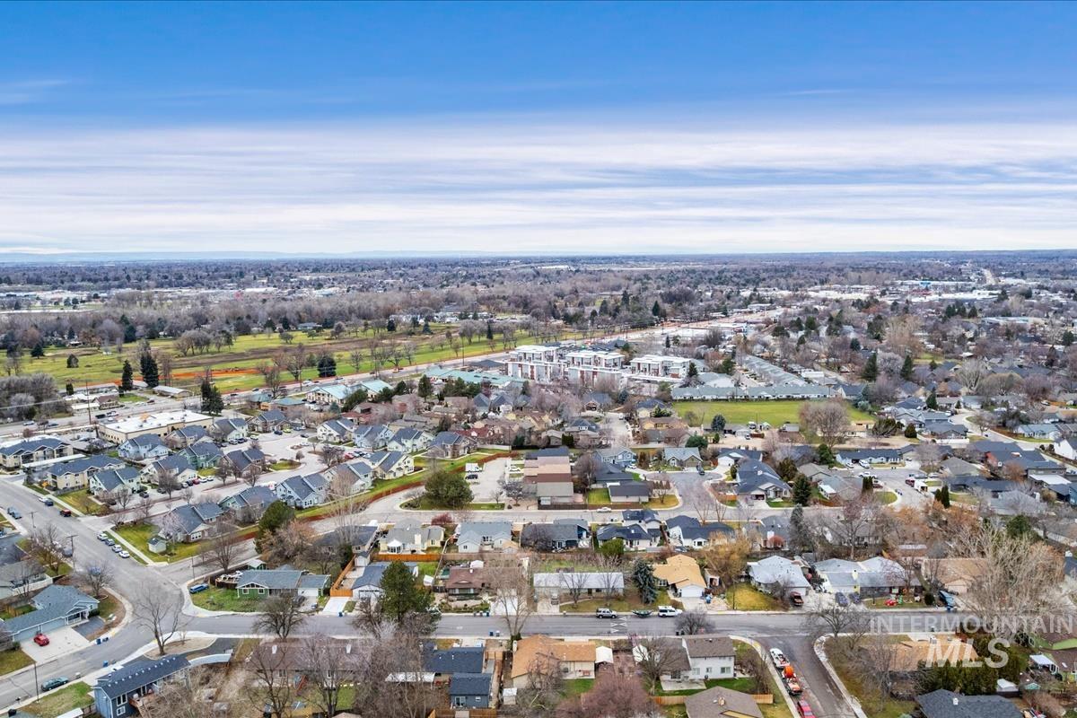 4518 N Bluegrass AVE, Boise, Idaho 83703, 3 Bedrooms, 2 Bathrooms, Residential For Sale, Price $450,000,MLS 98970459